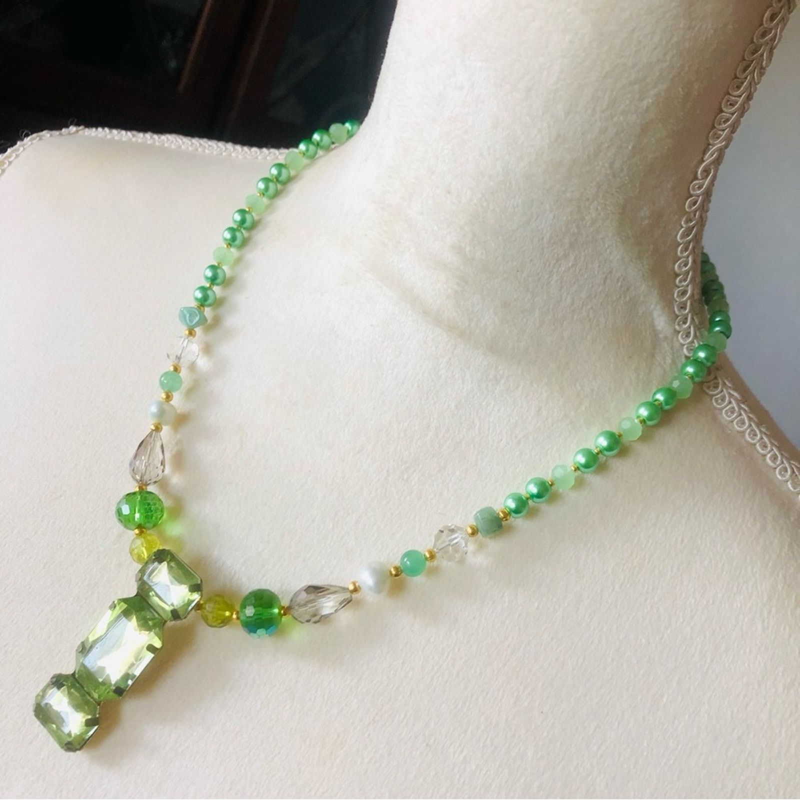 Handmade Handcrafted repurpose elegant green stone Pearl necklace Size ONE SIZE - 4 Thumbnail