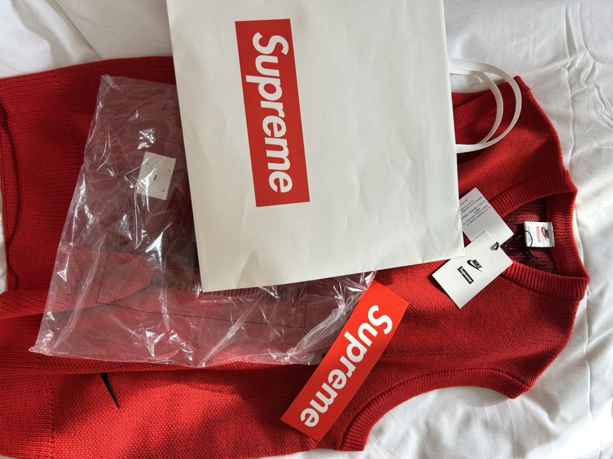 Nike × Supreme Red sweater vest Size US L / EU 52-54 / 3 - 11 Thumbnail
