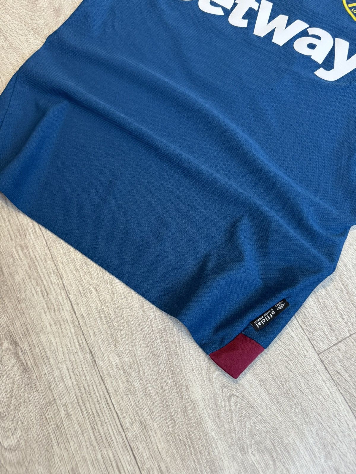 Umbro 🔷Umbro West Ham United 2018/19 Anderson #8 Soccer jersey🔷 Size US S / EU 44-46 / 1 - 2 Thumbnail