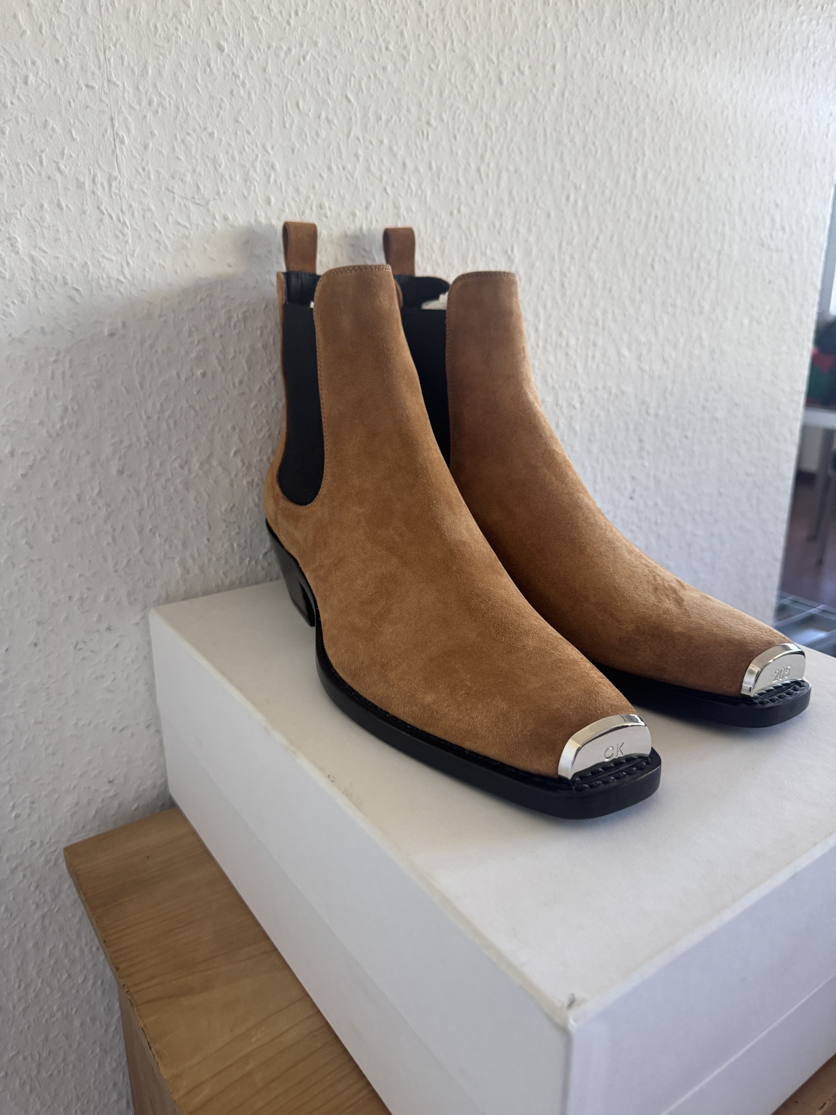Calvin Klein 205W39NYC Walnut Suede Chelsea Boot Size US 11 / EU 44 - 8 Thumbnail