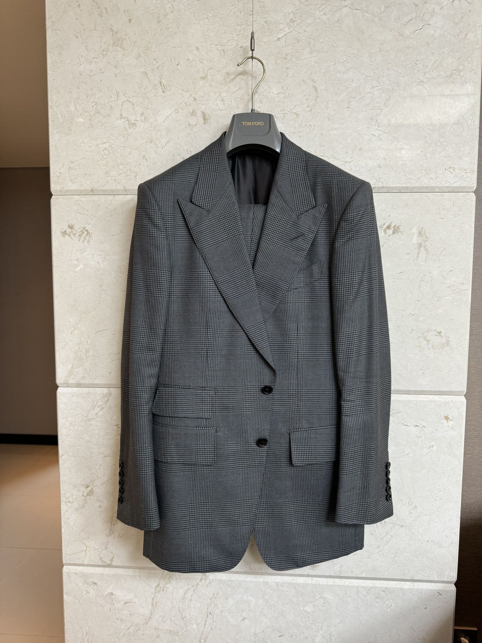 image of Tom Ford / Shelton Fit Glen Check Suit Us 38 / Eu 48 in Charcoal Grey, Men's (Size 38R)
