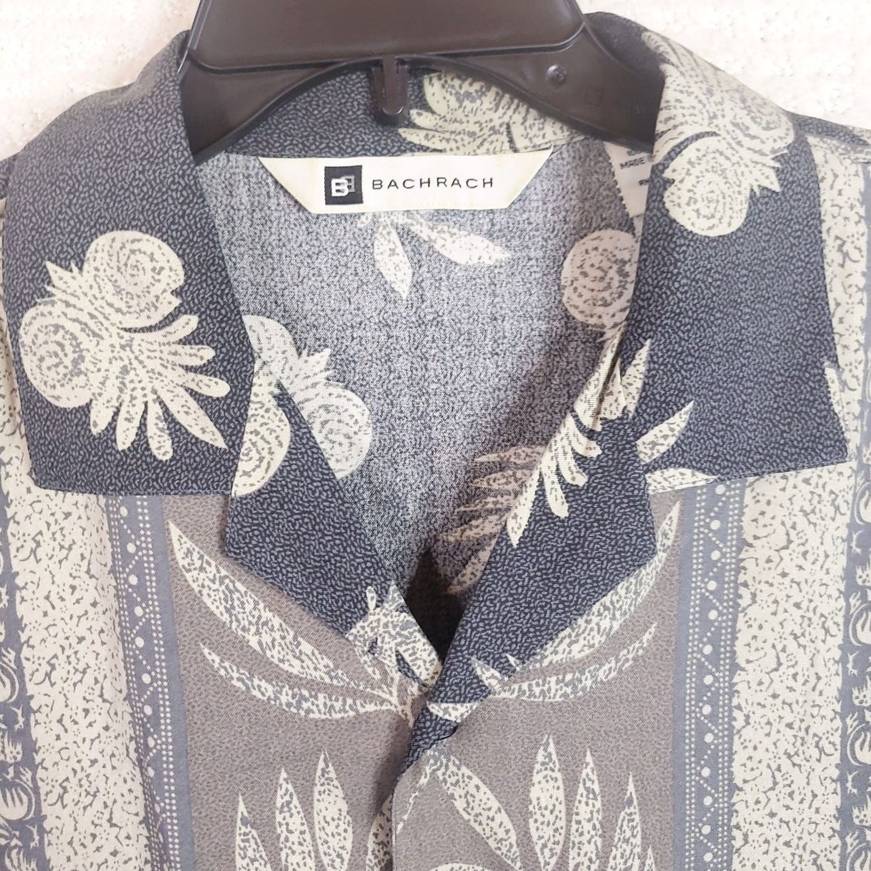 Vintage Bachrach Mens L Gray Green Hawaiian Camp Silk Shirt Vertical Striped Floral SS Shirt Size US L / EU 52-54 / 3 - 4 Thumbnail