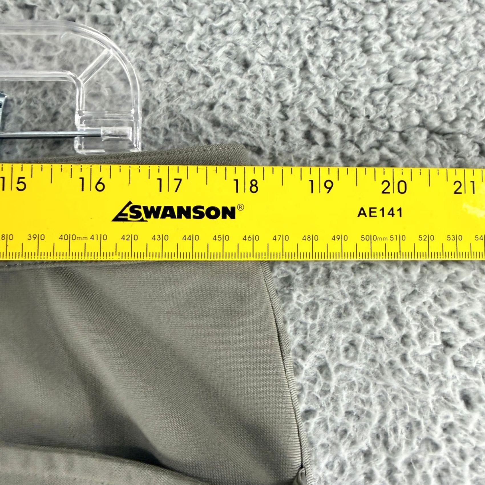Lululemon Lululemon Commission Pants Mens 36 Olive Warpstreme Straight Leg Pants 36 Regular Olive Green Casual Business Travel Size US 36 / EU 52 - 5 Thumbnail