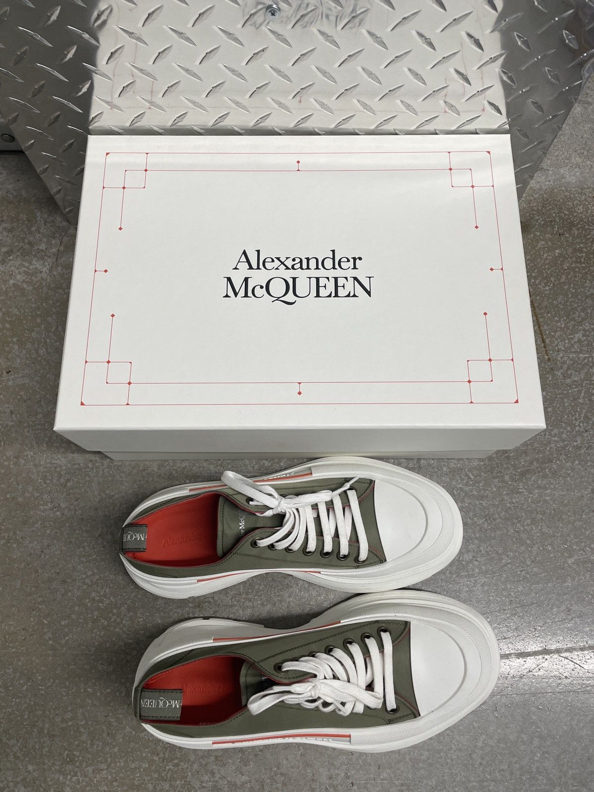 Alexander McQueen Alexander McQueen Olive Converse Sneaker Size US 10 / EU 43 - 4 Thumbnail