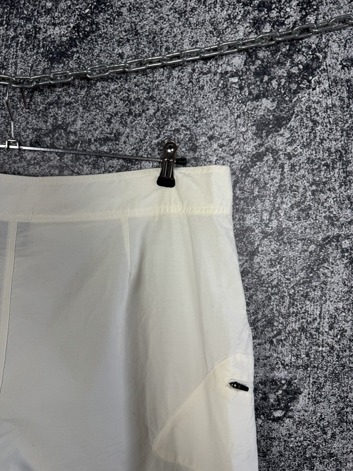 Nike Men’s Vintage Nike Cream Shorts With Map Logo Print Size 36 Size US 36 / EU 52 - 12 Thumbnail