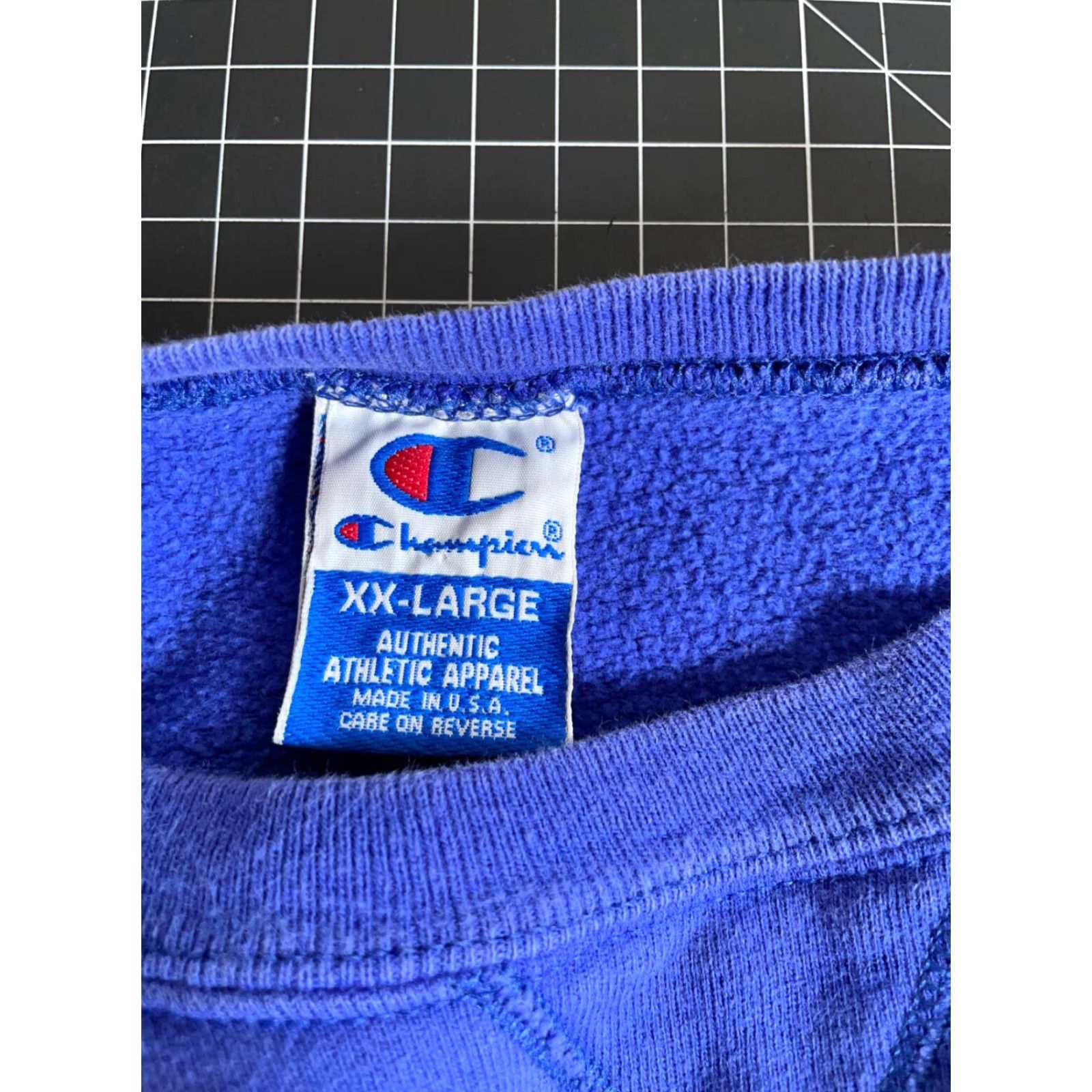 Champion VINTAGE Champion Crewneck Sweatshirt Adult XL Blue Script Embroidery 90s Mens Size US XL / EU 56 / 4 - 4 Thumbnail