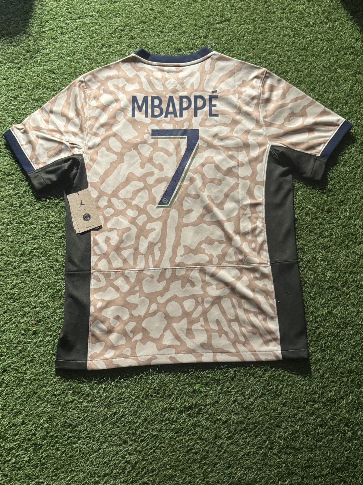 Nike PSG 23/24 4th kit Men’s L Mbappe #7 NWT Size US L / EU 52-54 / 3 - 6 Thumbnail