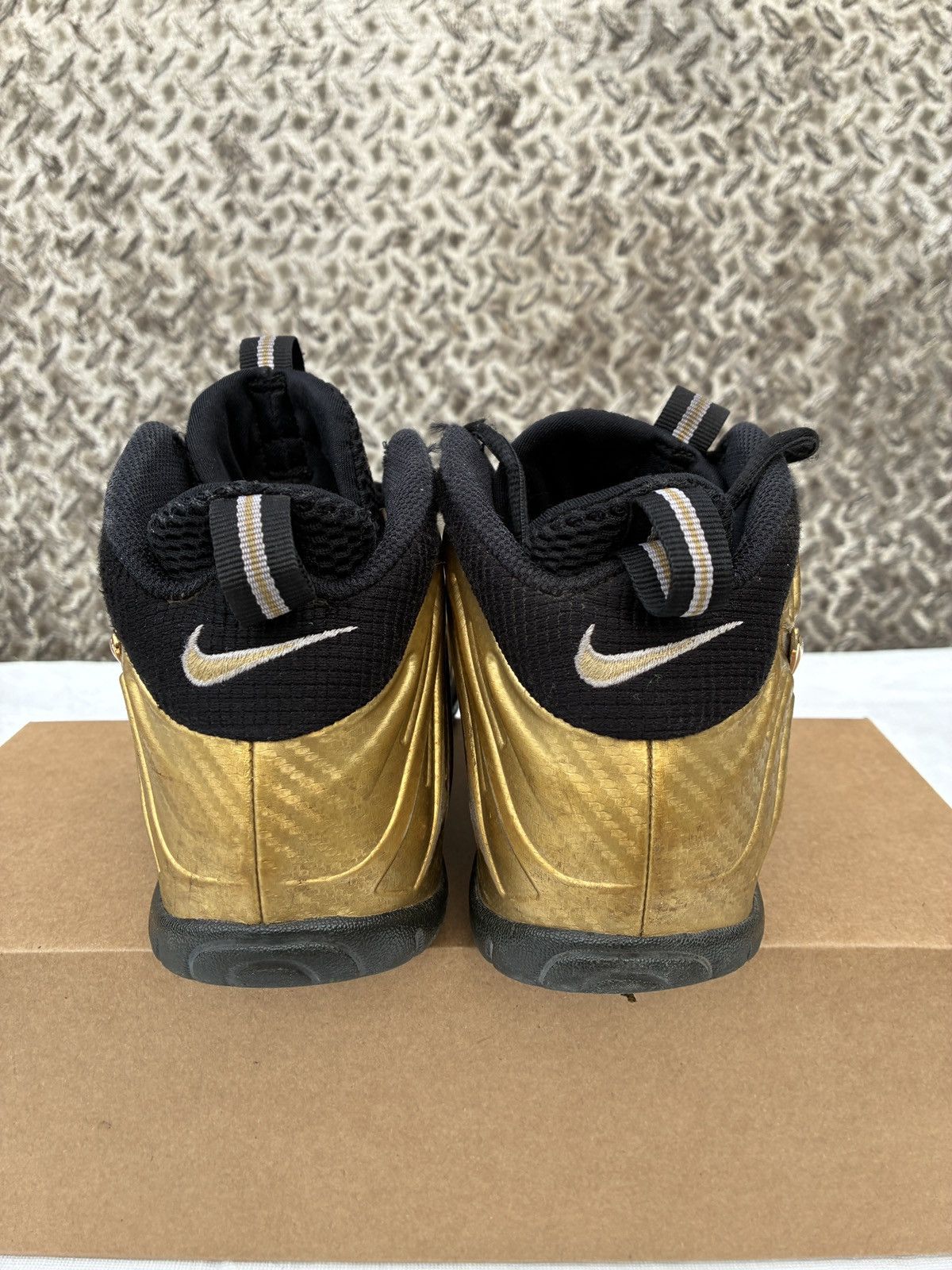 Nike Nike Air Foamposite Pro 'Metallic Gold" 2017 4y 844792-701 Size US 5 / EU 37 - 3 Thumbnail