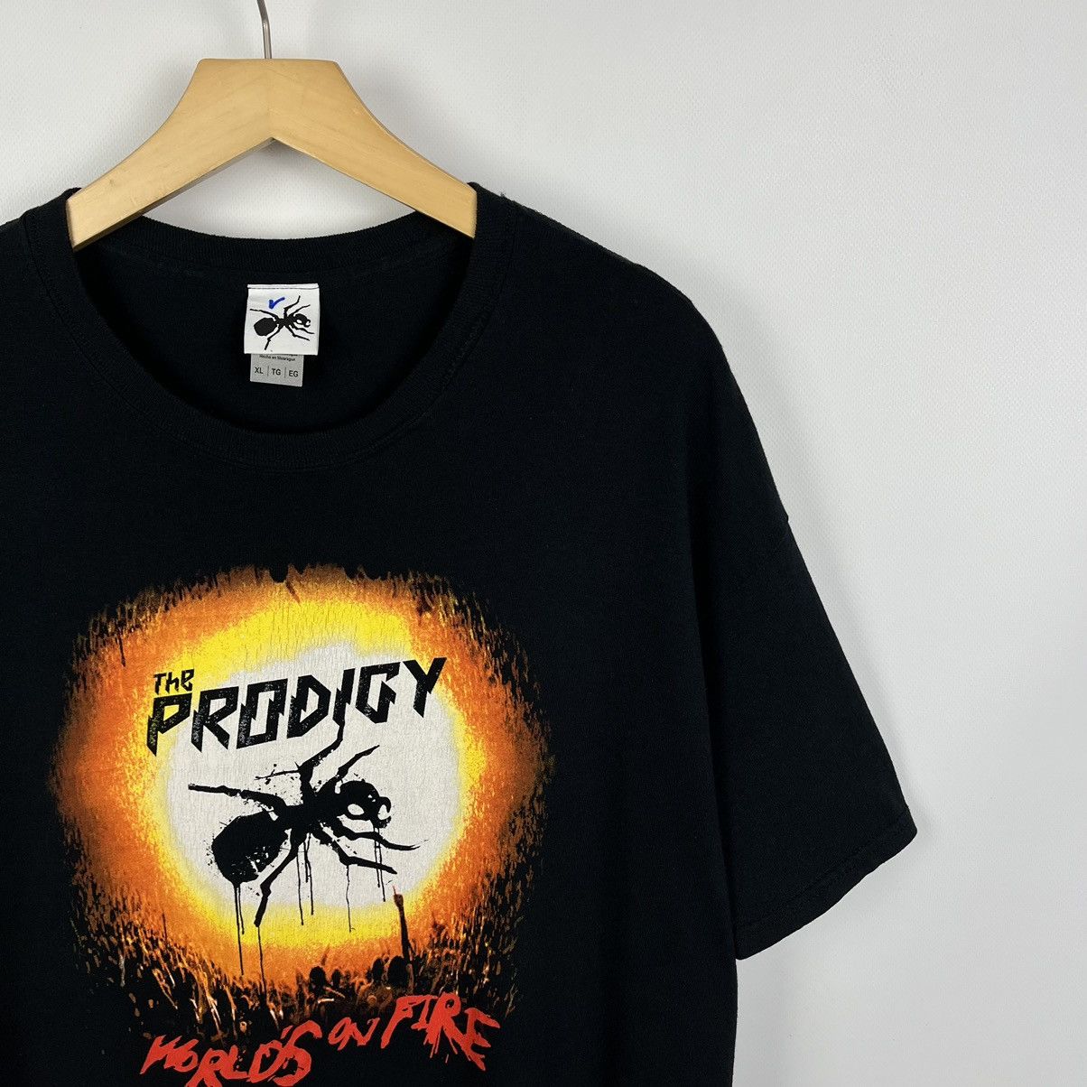 Band Tees Vintage The Prodigy Worlds On Fire Band T Shirt 2000’s Size US XL / EU 56 / 4 - 2 Thumbnail