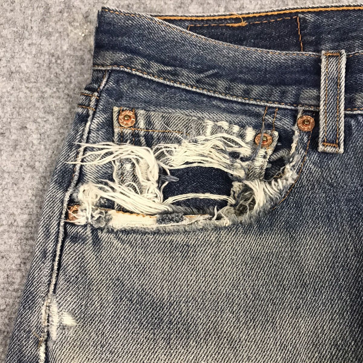 Levi's Vintage Clothing × Vintage LEVIS 501 DISTRESSED DENIM FADED BUTTON 501 PANTS 147 Size US 30 / EU 46 - 7 Thumbnail
