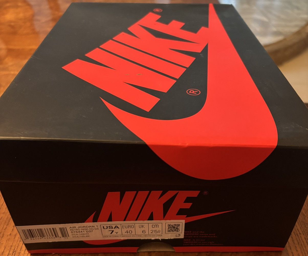 Jordan Brand Air Jordan 1 Retro High OG GS ‘Stealth' Size US 7 / EU 40 - 7 Thumbnail