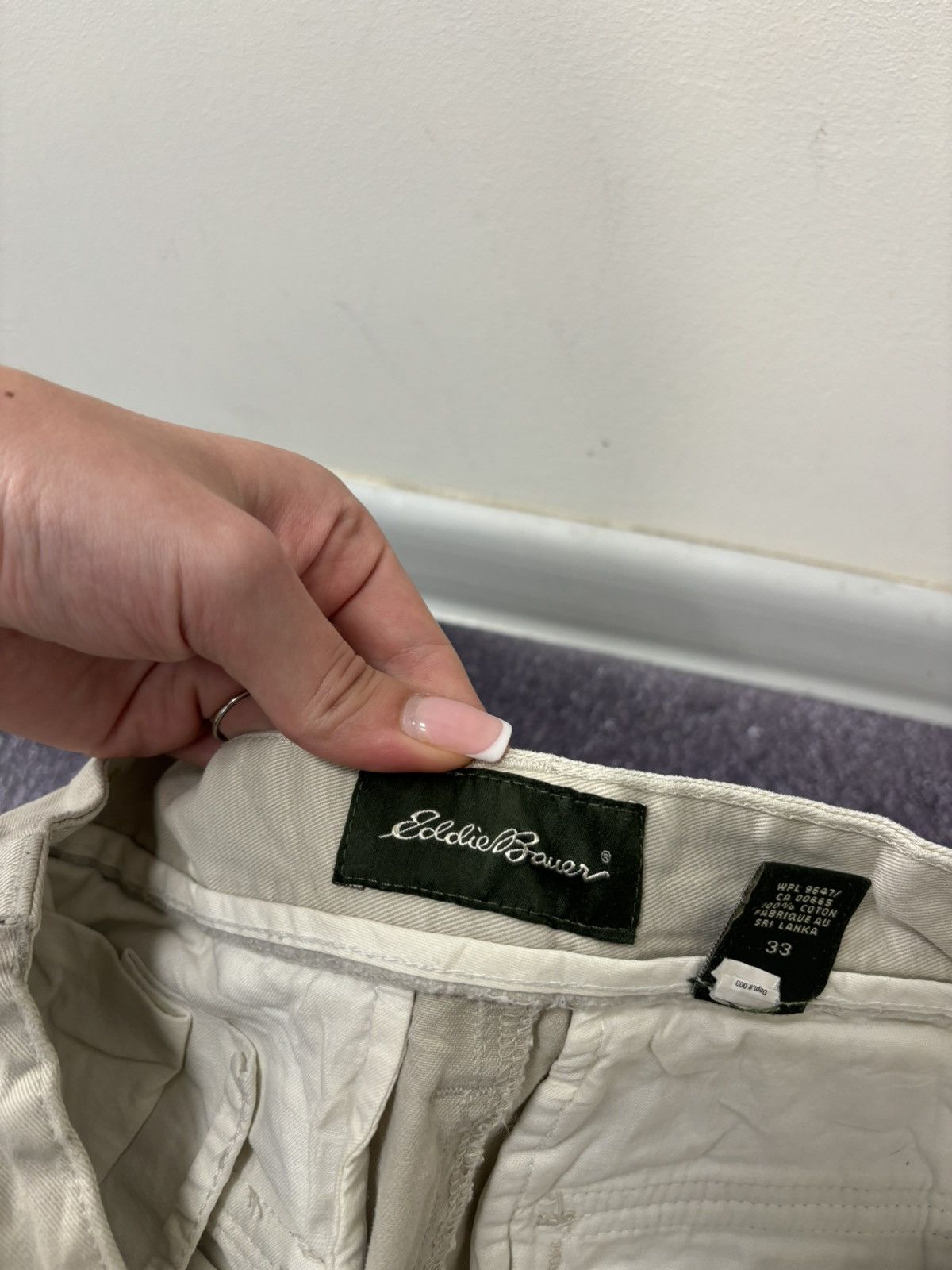 Eddie Bauer Vintage Eddie Bauer Y2K 2000s Beige Hype Cargo Shorts Size US 33 - 8 Thumbnail