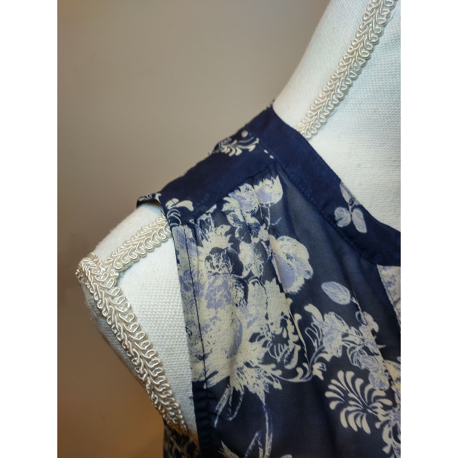 Aeropostale Aeropostale Women Floral Blouse Sleeveless Button Blue Med Size M / US 6-8 / IT 42-44 - 9 Thumbnail