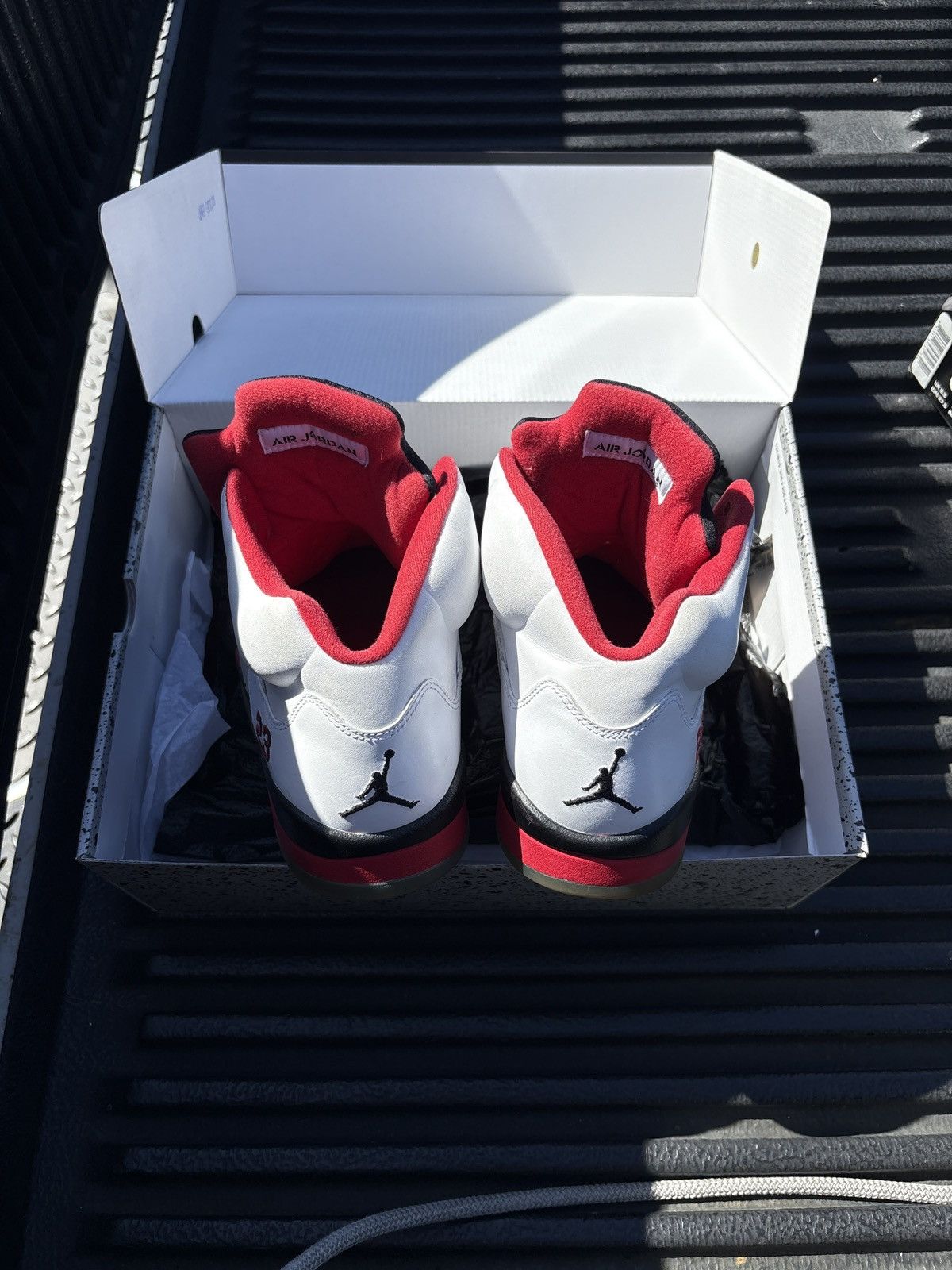 Jordan Brand Air Jordan 5 Retro White/Fire Red-Black Size US 10 / EU 43 - 6 Thumbnail