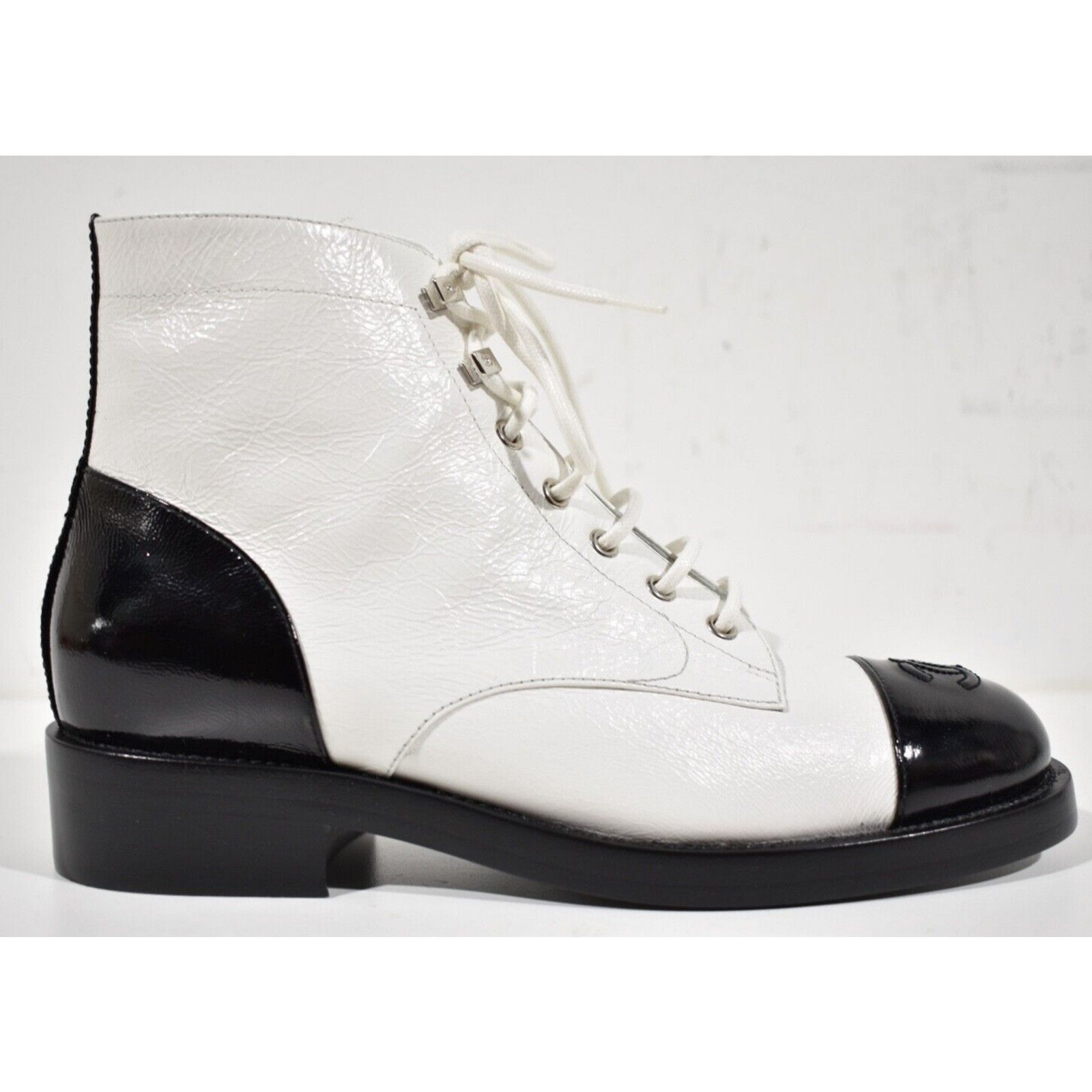 Chanel Chanel 21P White Black Crumpled Shiny CC Combat Lace Up Size US 10 / IT 40 - 2 Thumbnail