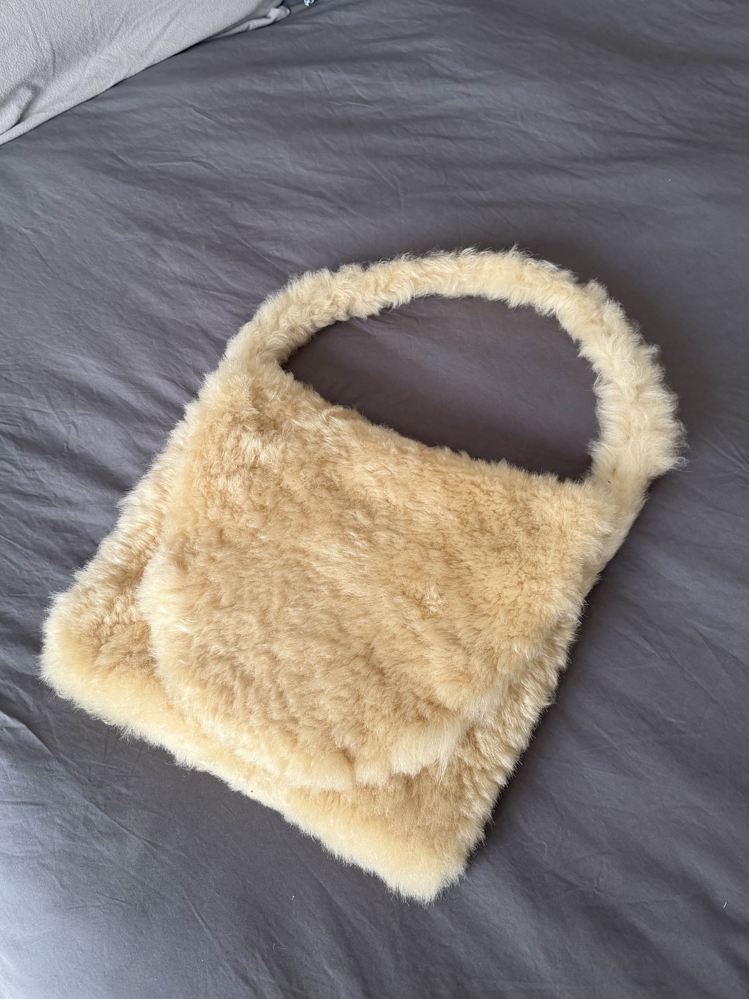 ERL ERL Shearling Sheepskin Bag FW21 BNWT Size ONE SIZE - 3 Thumbnail