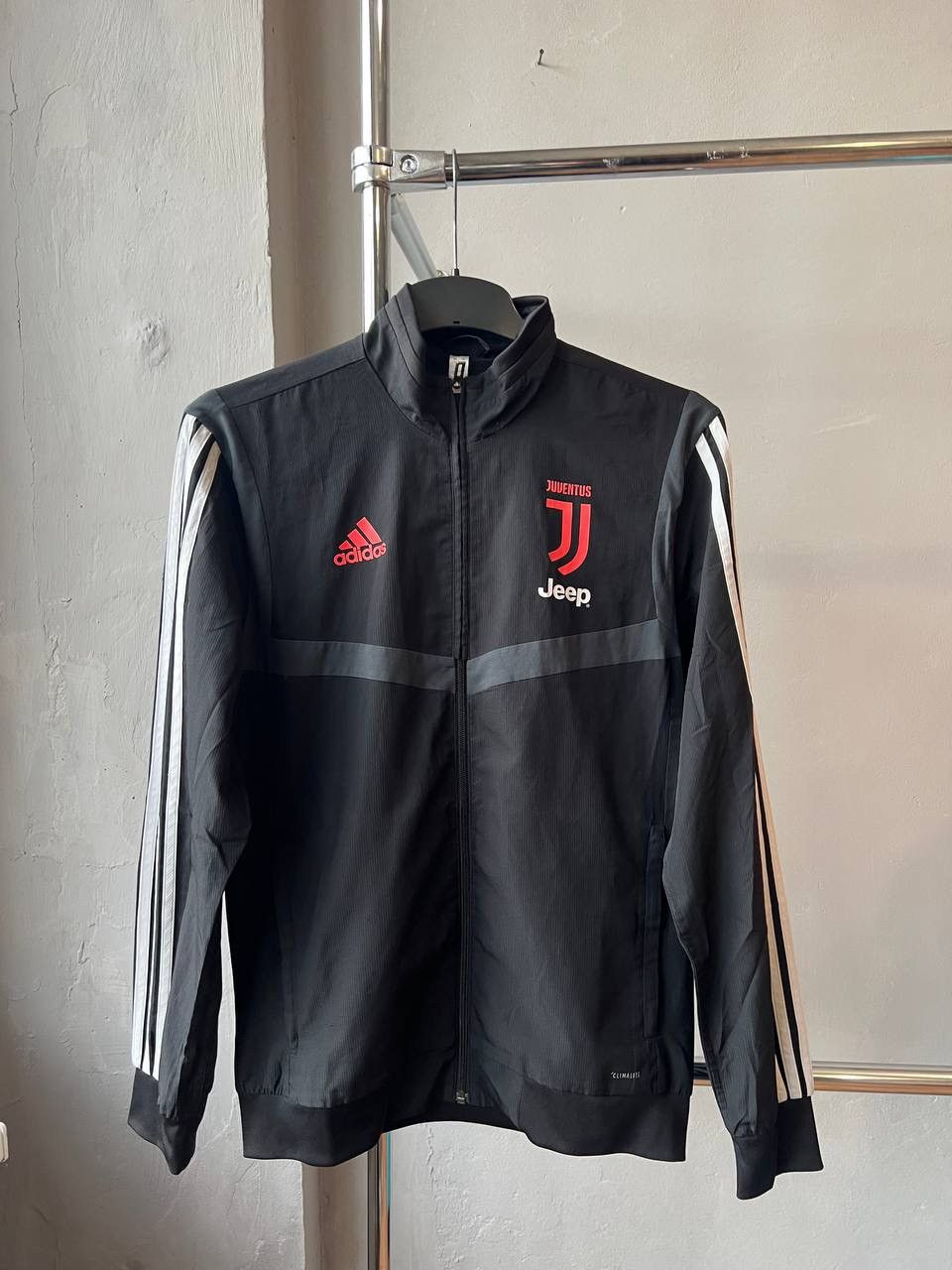 Adidas 2019/20 JUVENTUS FC PRESENTATION TRACK JACKET SZ S Size US S / EU 44-46 / 1 - 6 Thumbnail