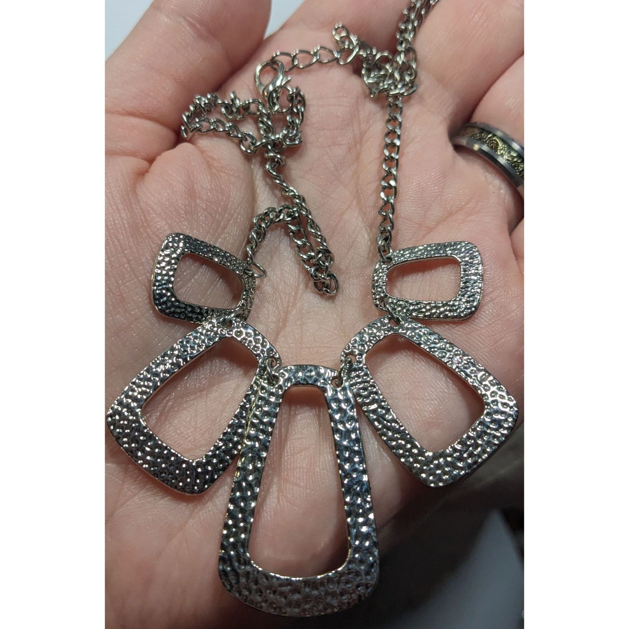 Other Modern Open Graduated Rectangle Silver Tone Hammered Necklac Size ONE SIZE - 3 Thumbnail