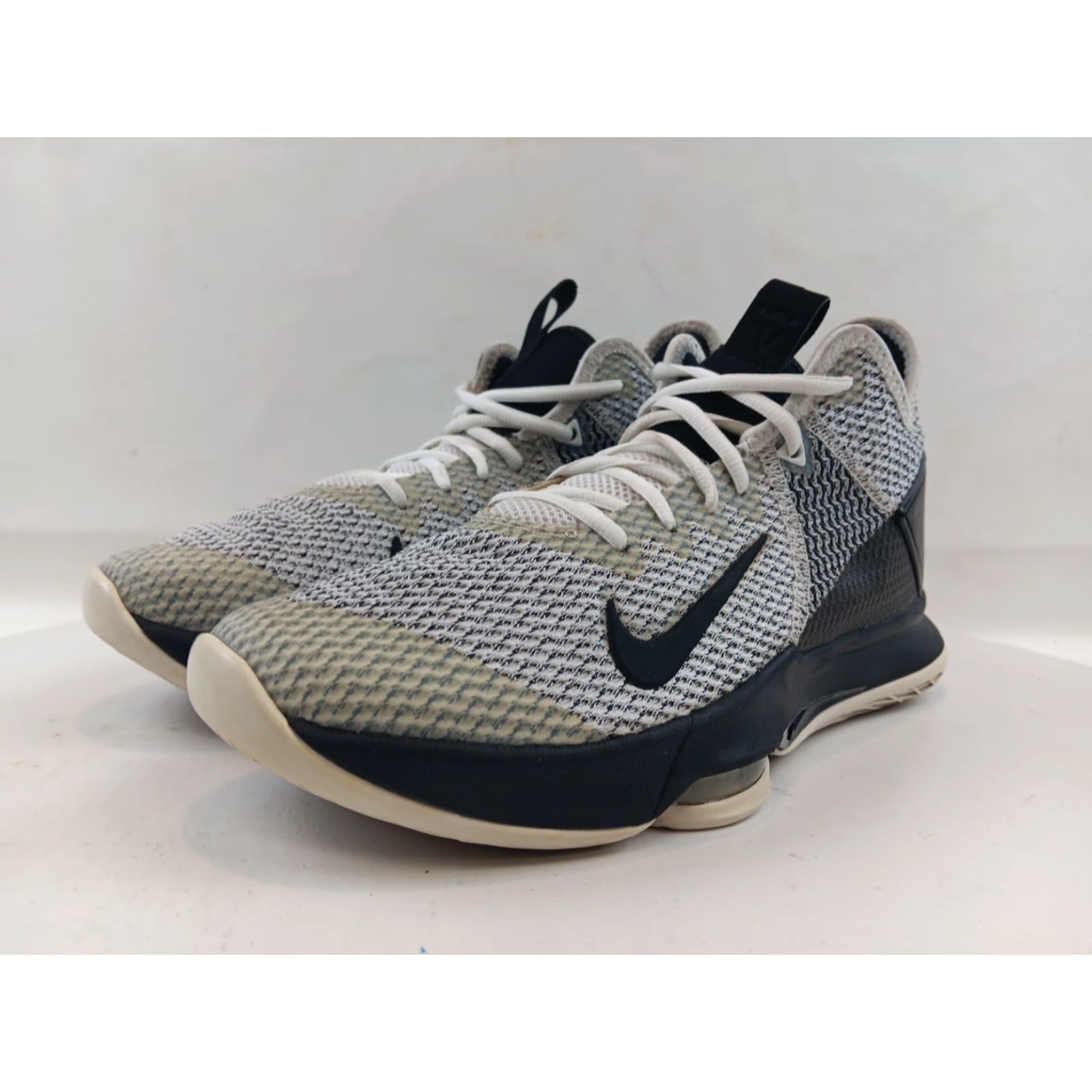 Nike Nike LeBron Witness 4 Sneaker Men’s 9.5 Black White BV7427-101 Mens Shoes Size ONE SIZE - 4 Thumbnail