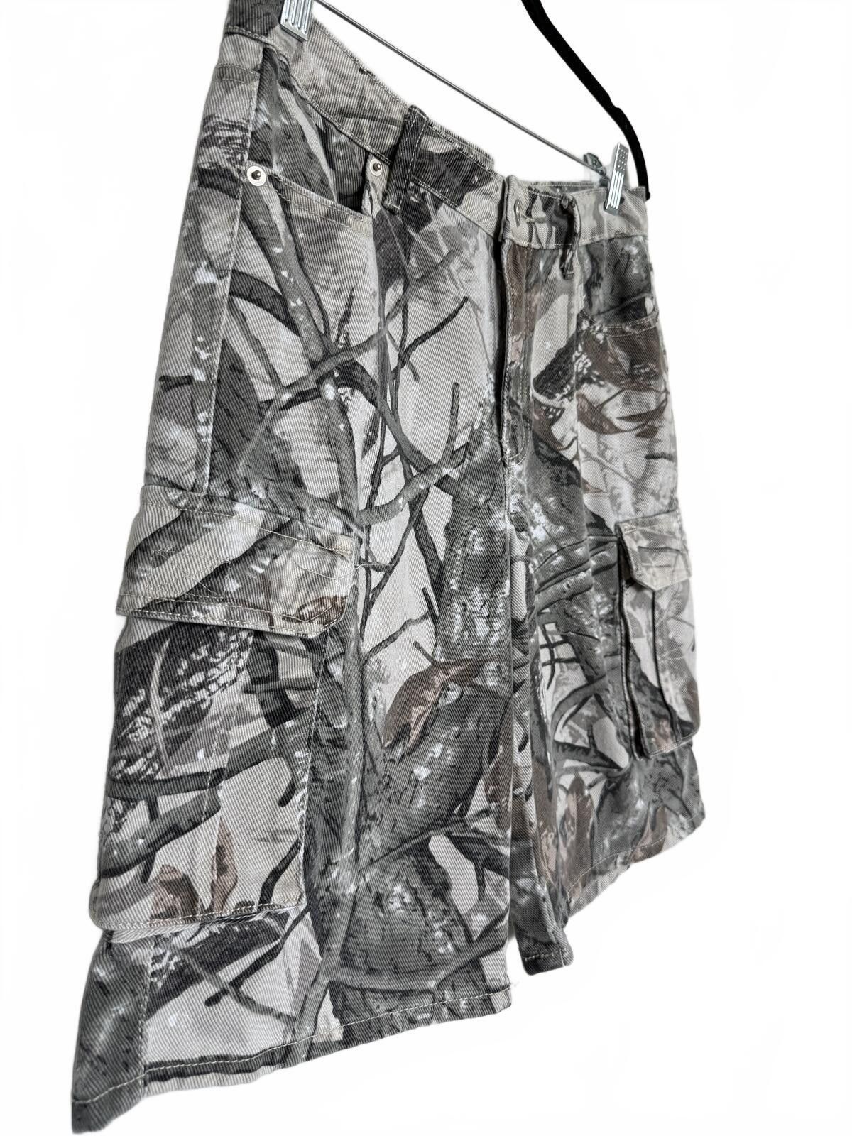 Unknown London Women Outdoors Forest Camouflage Denim Cargo Shorts Size 28" / US 6 / IT 42 - 2 Thumbnail