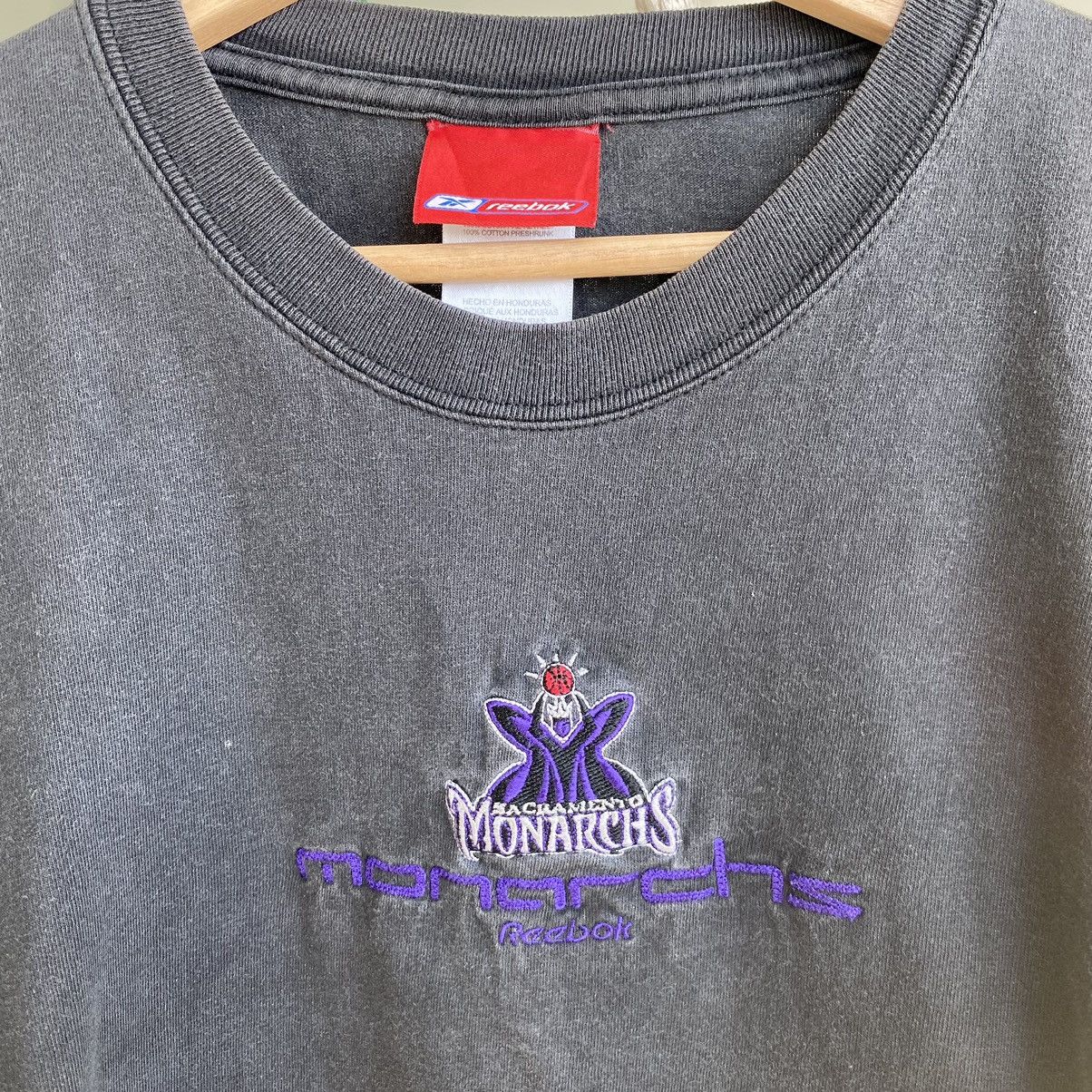 NBA Thrashed Faded Vintage Y2K Sacramento Monarch Reebok NBA Tee Size US XL / EU 56 / 4 - 2 Thumbnail