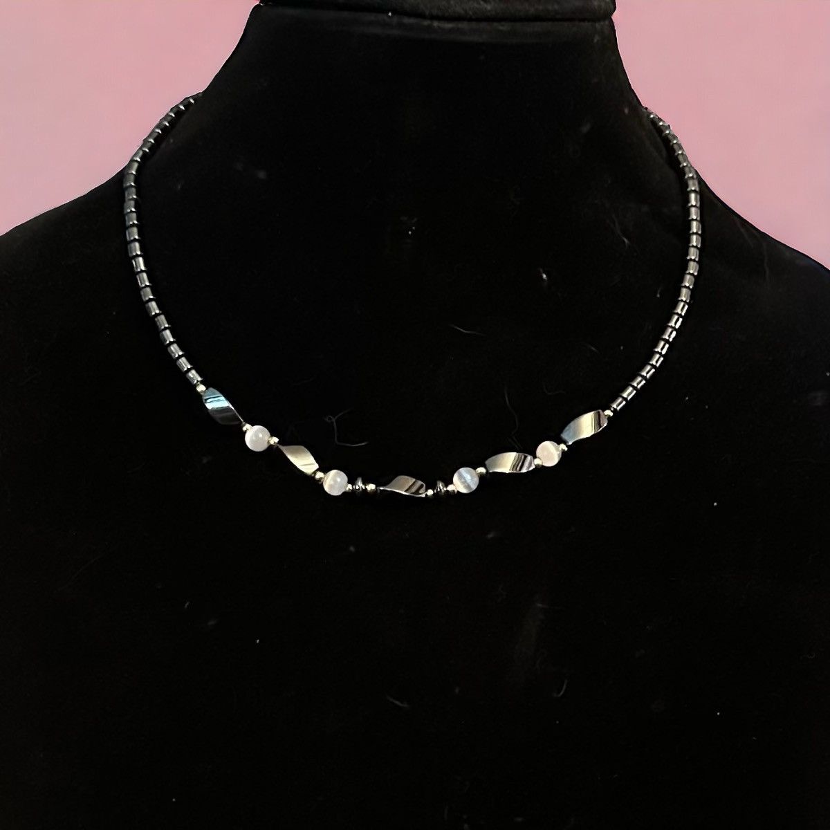 Vintage Vintage hematite and white cats eye bead necklace Size ONE SIZE - 1 Thumbnail