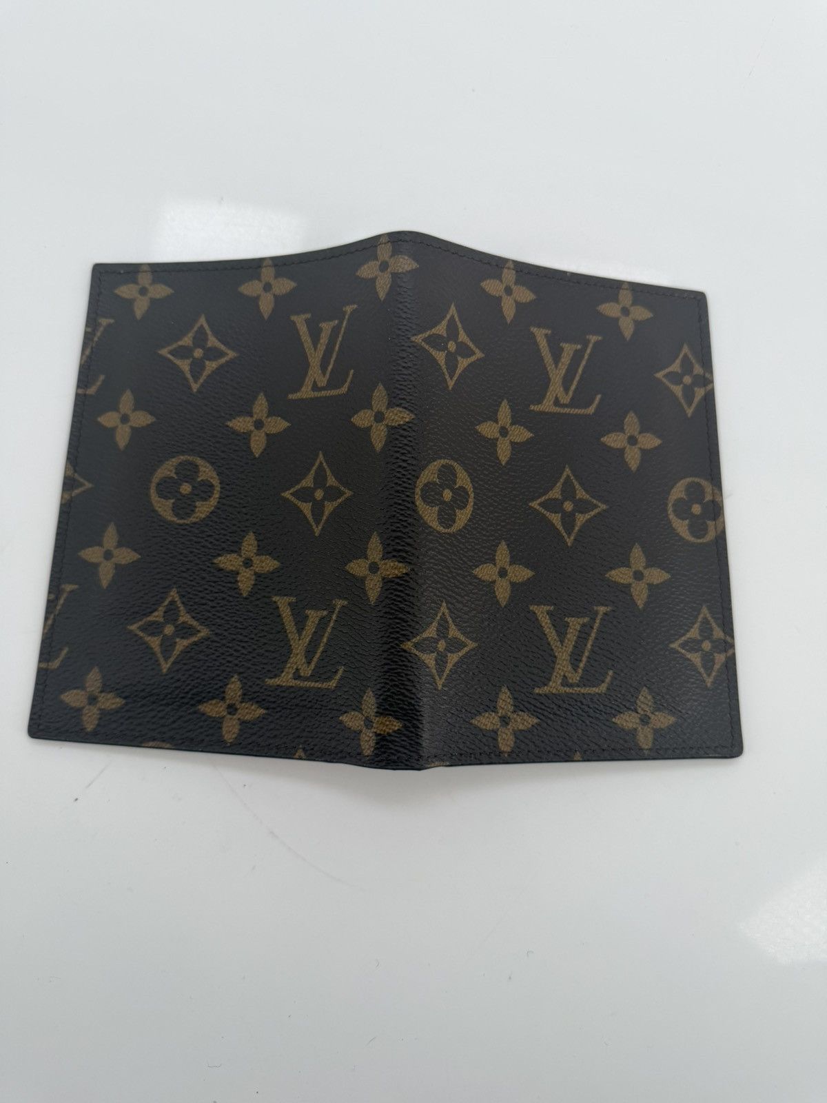Louis Vuitton Louis Vuitton Passport Cover Monogram Canvas Size ONE SIZE - 10 Thumbnail