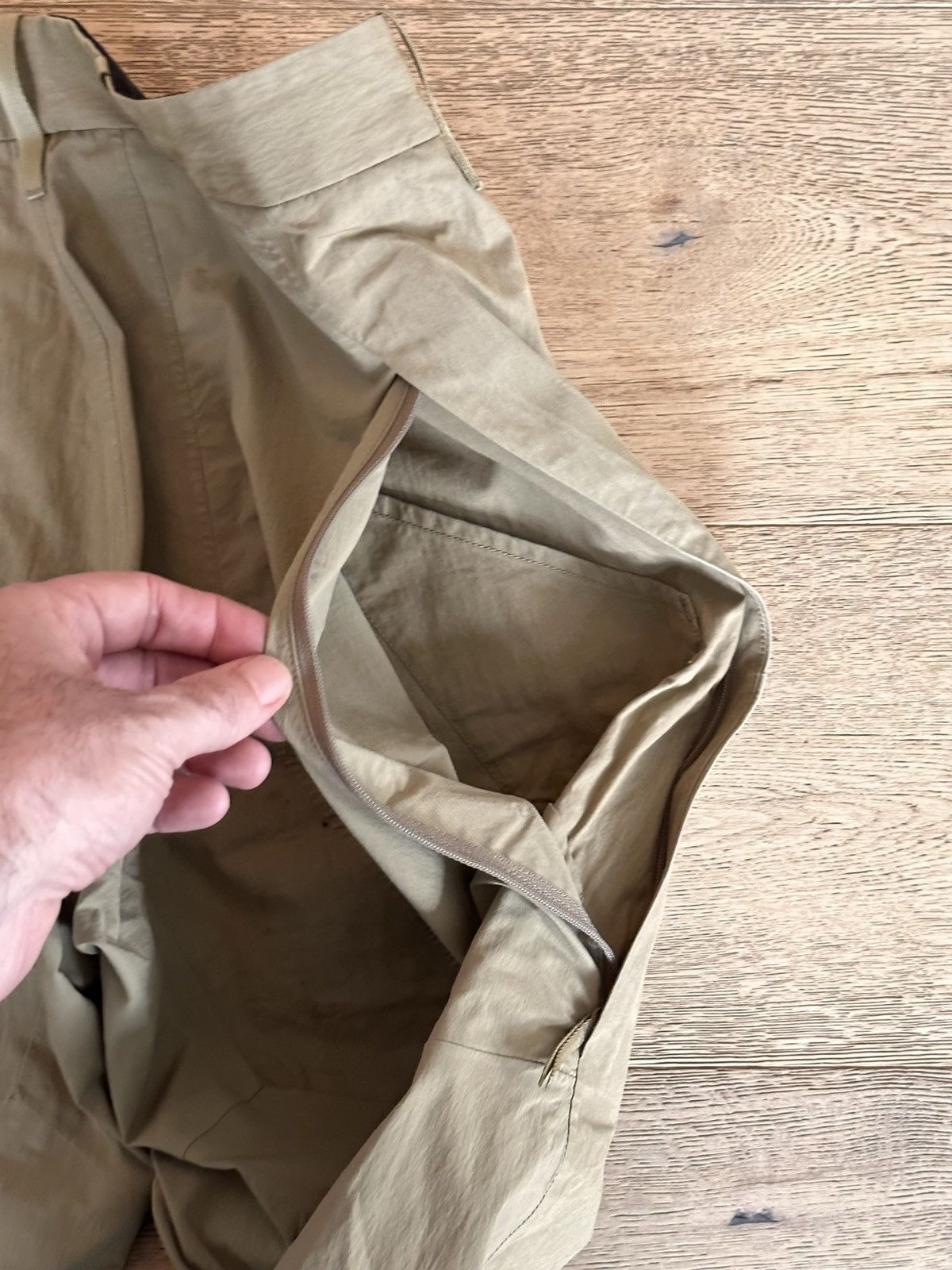 Veilance Arc'teryx Veilance Beige Shorts Size 30 Hidden Pockets Size US 30 / EU 46 - 9 Thumbnail