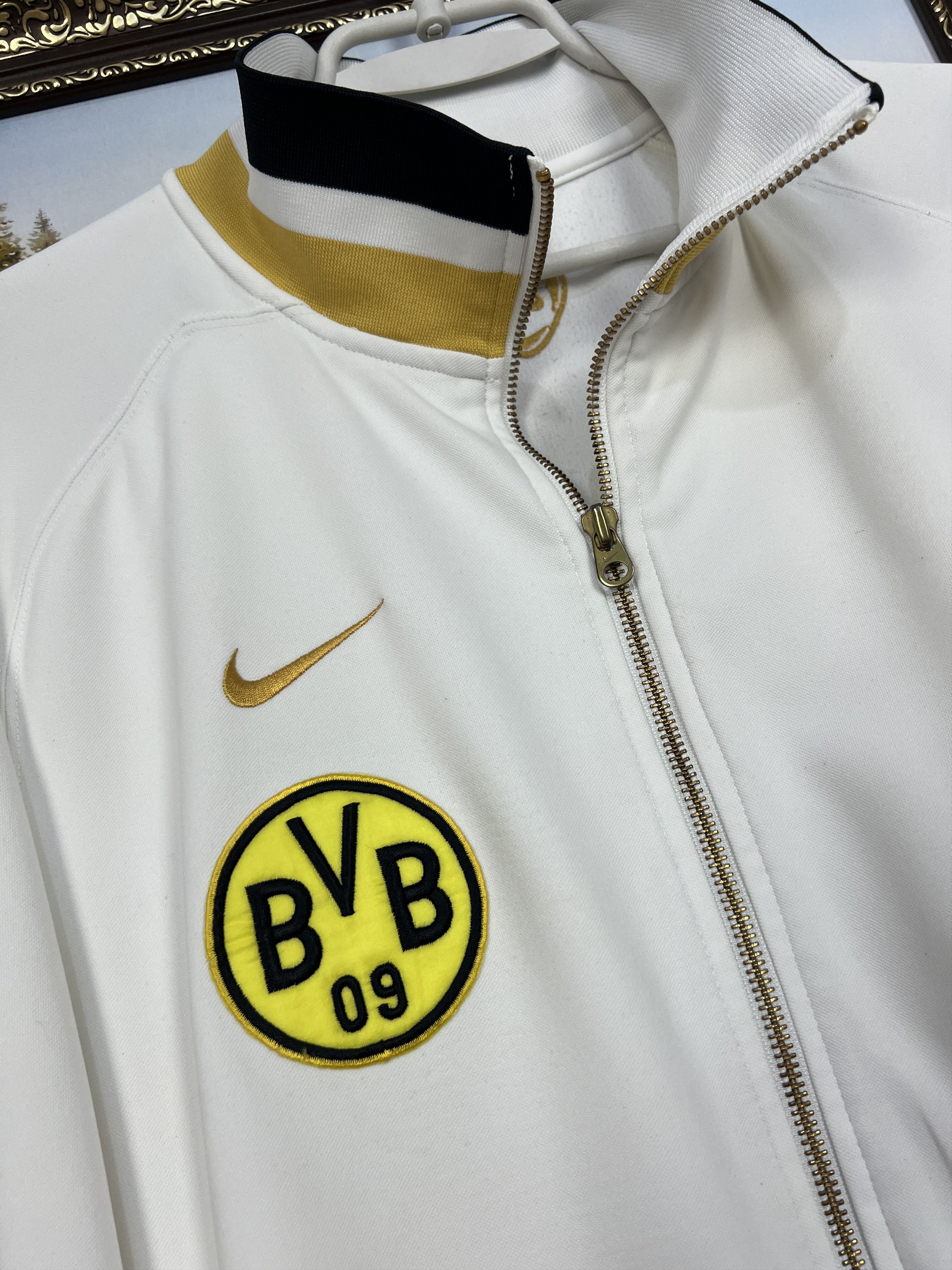 Nike Vintage Nike Borussia Dortmund White Bomber Jacket Football Size US M / EU 48-50 / 2 - 3 Thumbnail