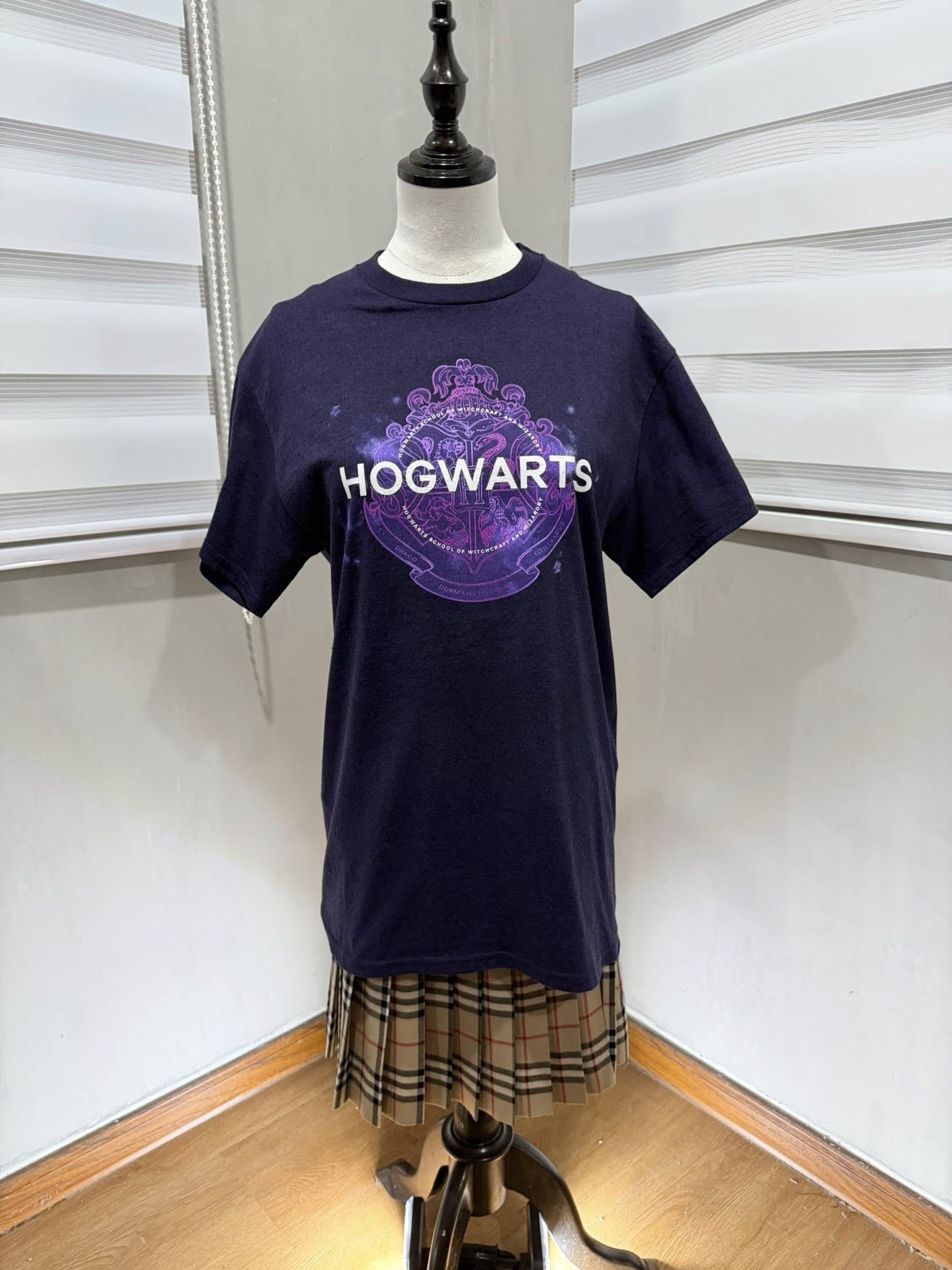 Gildan HOGWARTS school of witchcraft S1679 Size US S / EU 44-46 / 1 - 1 Thumbnail