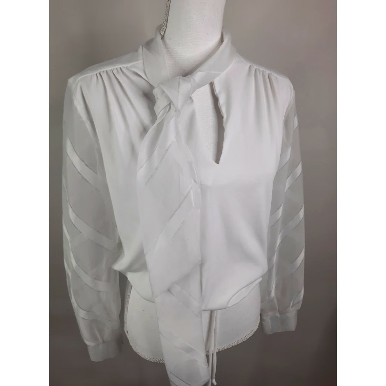 Vintage VINTAGE L2S 70s Blouse Shirt Disco Long Sleeve White V Neck Embellished M/L Womanly Shirt Size M / US 6-8 / IT 42-44 - 6 Thumbnail