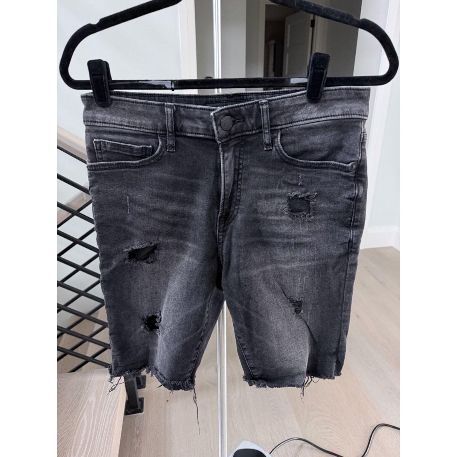 Express Express Men's Distressed Black Bermuda Denim Slim Shorts 29 Size US 29 - 2 Thumbnail