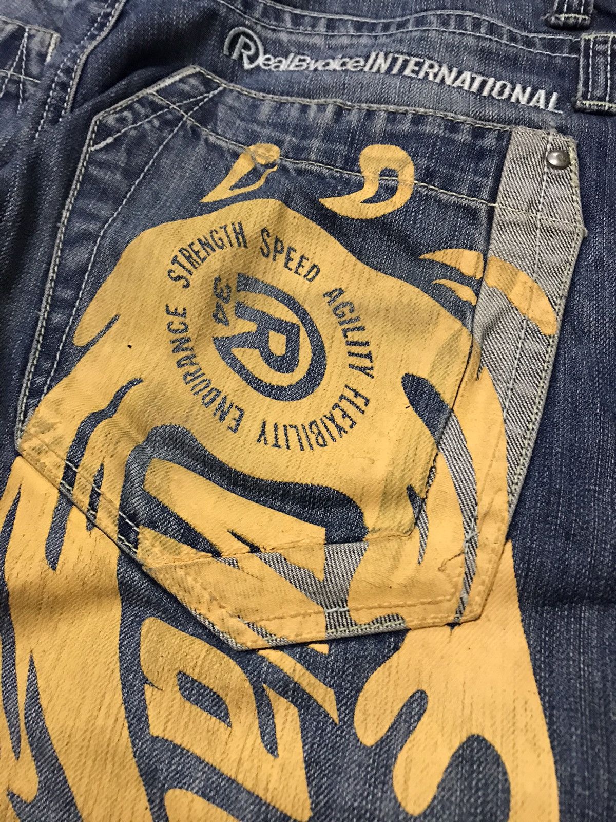 Japanese Brand × Vintage 🔥VERY RARE🔥REALBVOICE Fly Button Big Printed Jeans Size US 31 - 13 Thumbnail