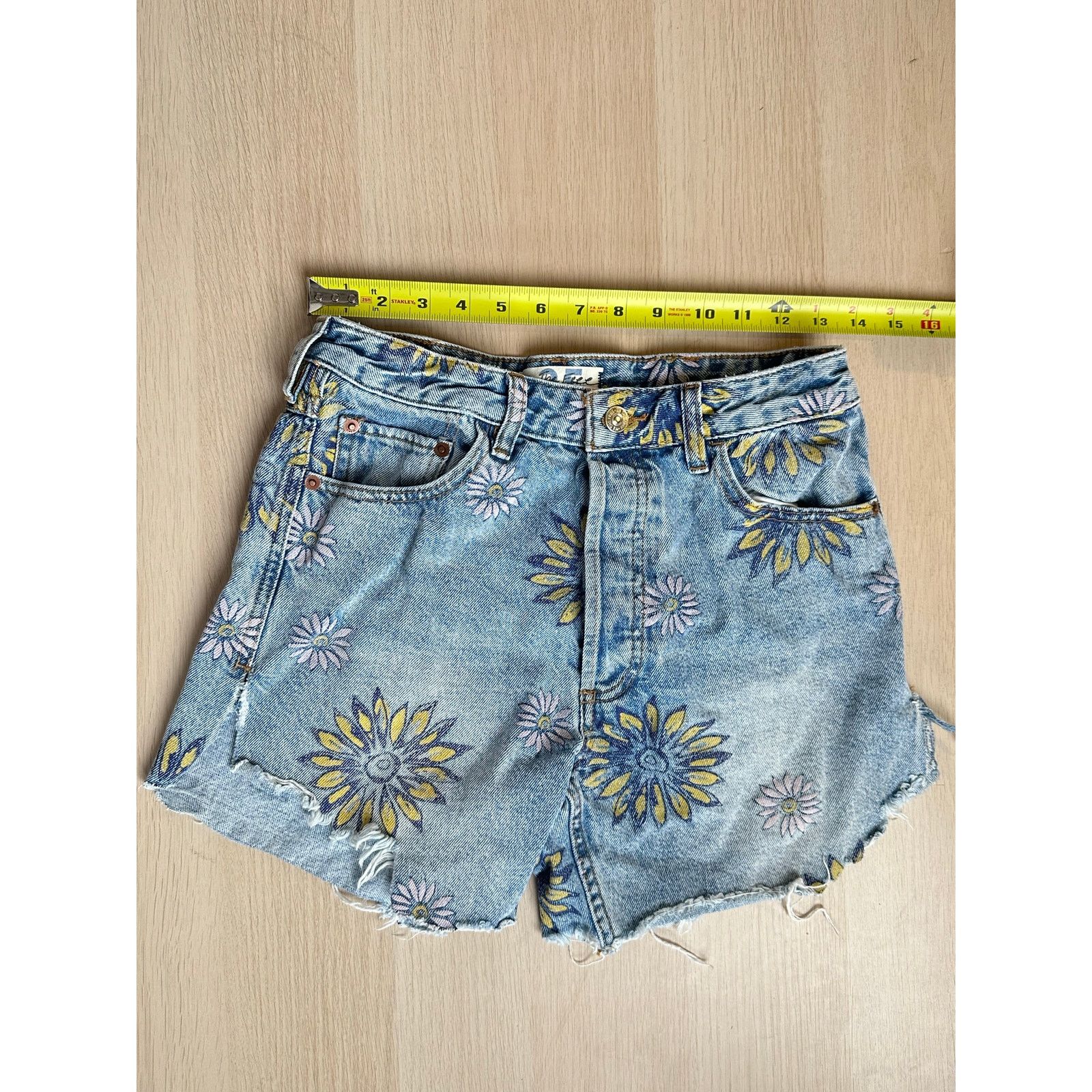 Free People Free People Denim Shorts with Floral Pattern - Size 25 Size 25" / US 0 / IT 36 - 6 Thumbnail