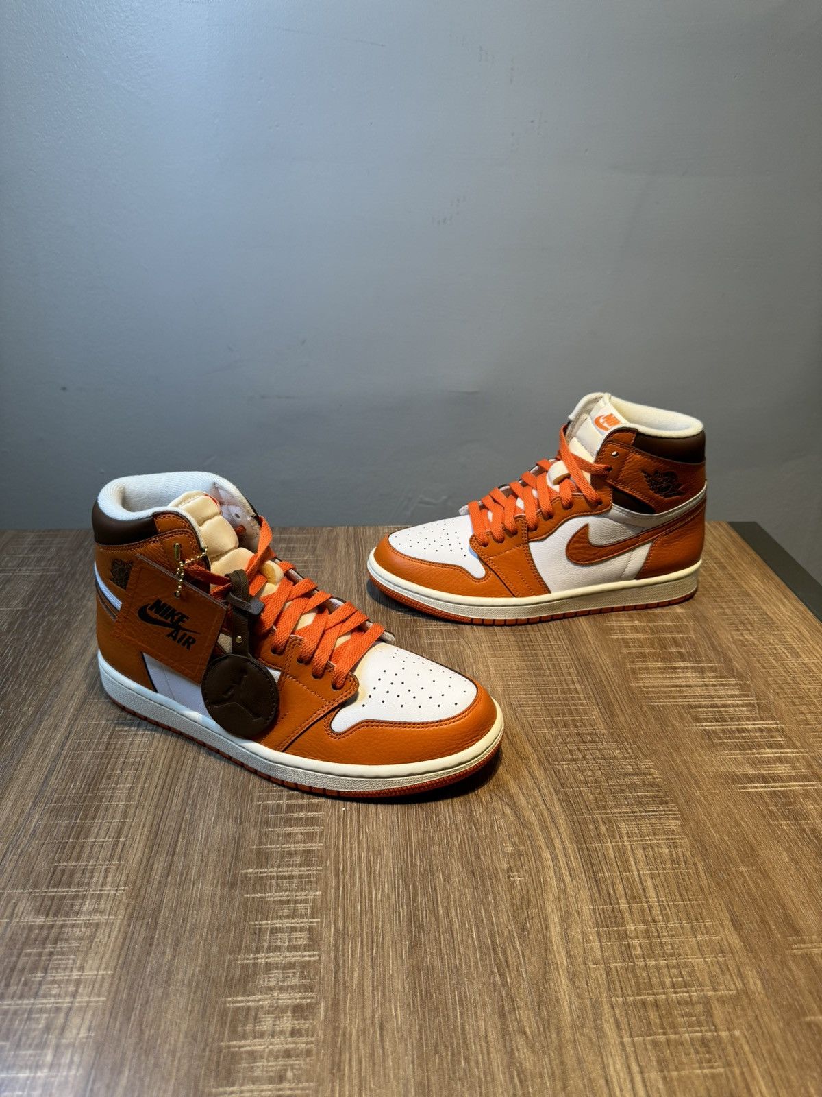 Jordan Brand Nike Sample Air Jordan 1 Retro High Starfish Women’s Size 9 Size US 9 / IT 39 - 2 Thumbnail