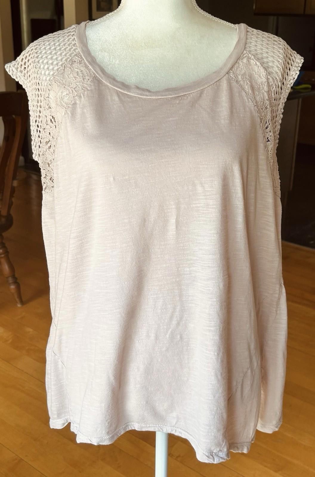DKNY DKNY Women’s Lace Knit Crochet Lg Soft Lightweight Size L / US 10 / IT 46 - 2 Thumbnail