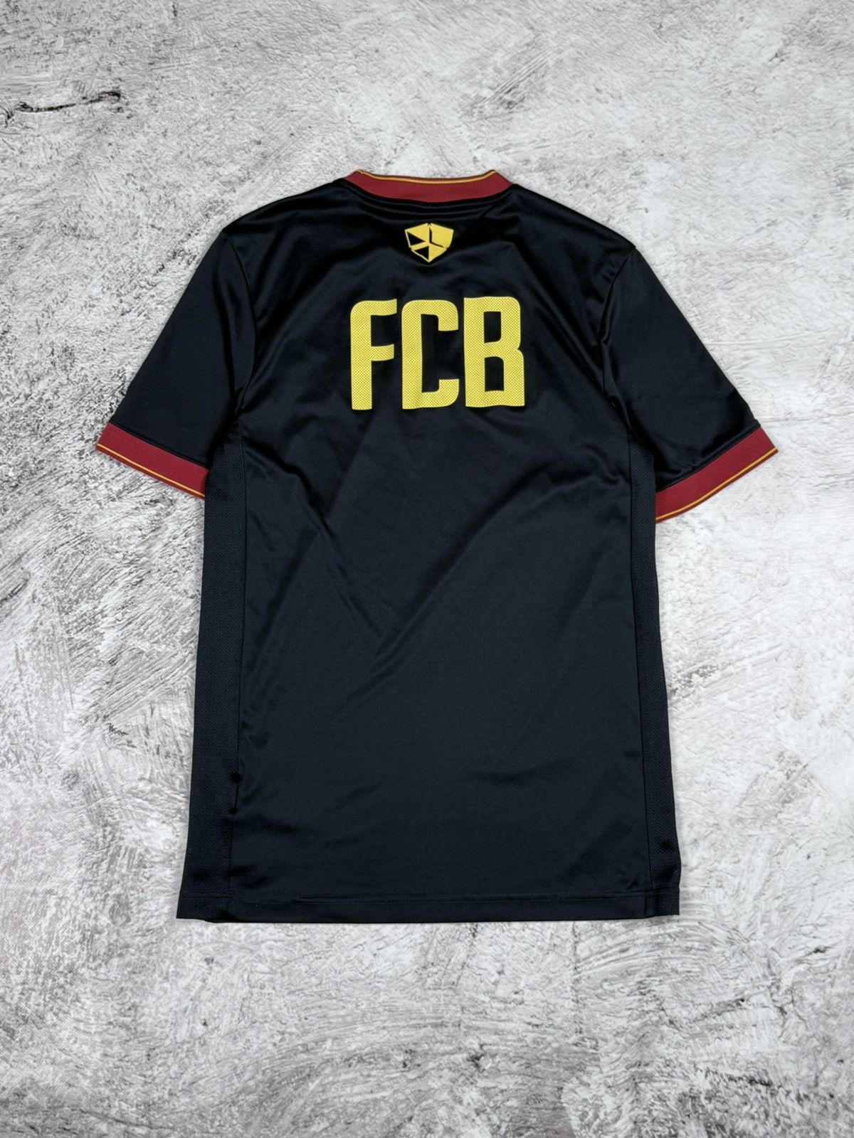 Nike Mens Vintage Nike FC Barcelona T Shirt training soccer tee Size US S / EU 44-46 / 1 - 3 Thumbnail