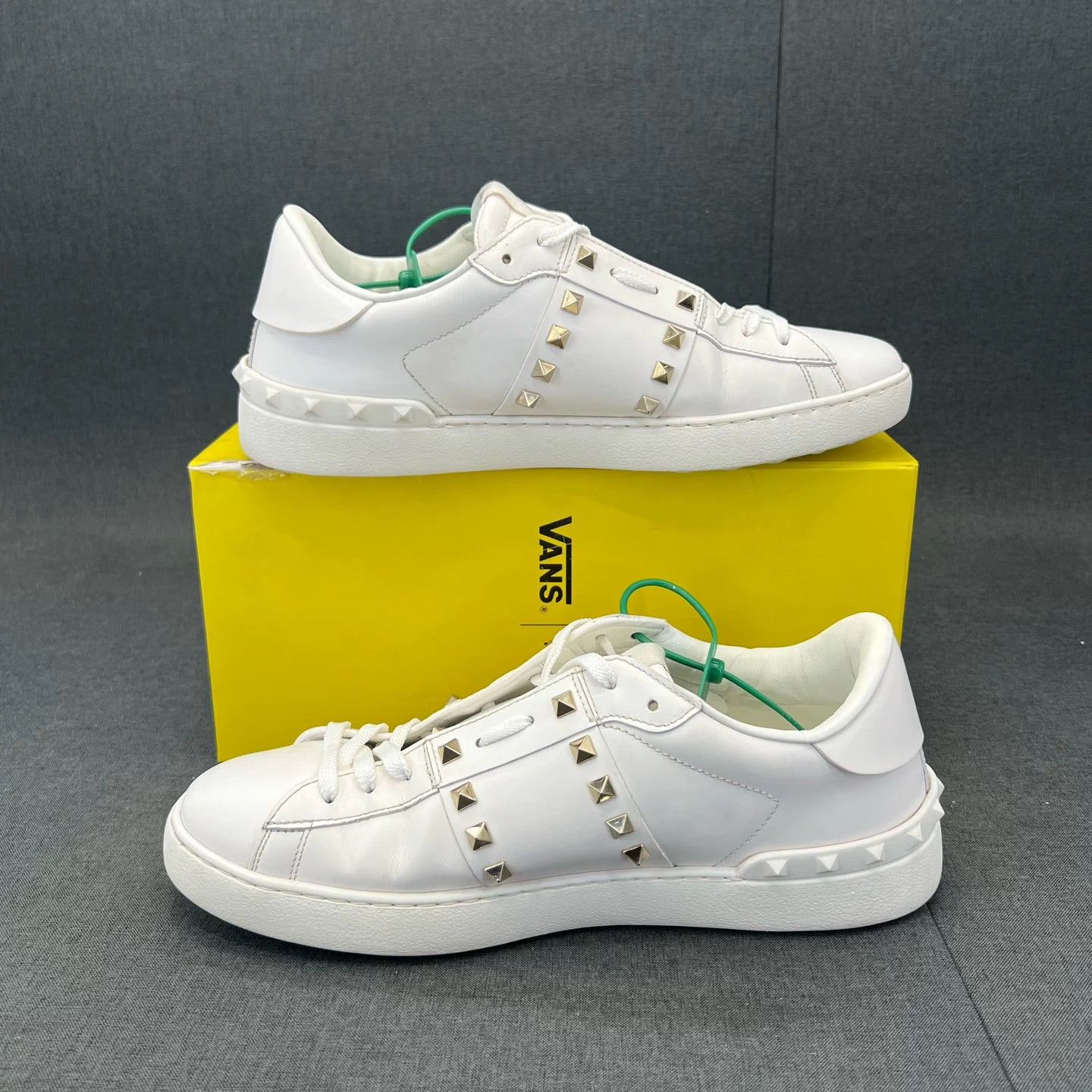 Valentino Valentino White Gold Rivet Low Top Sneakers 43.5 Like New Size US 10 / EU 43 - 2 Thumbnail