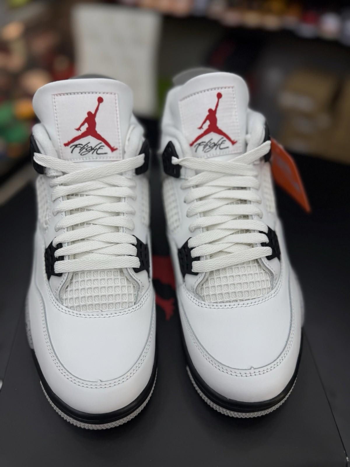 Jordan Brand DS Air Jordan 4 Retro OG 2025 White Cement Size 8.5 Men’s Size US 8.5 / EU 41-42 - 5 Thumbnail