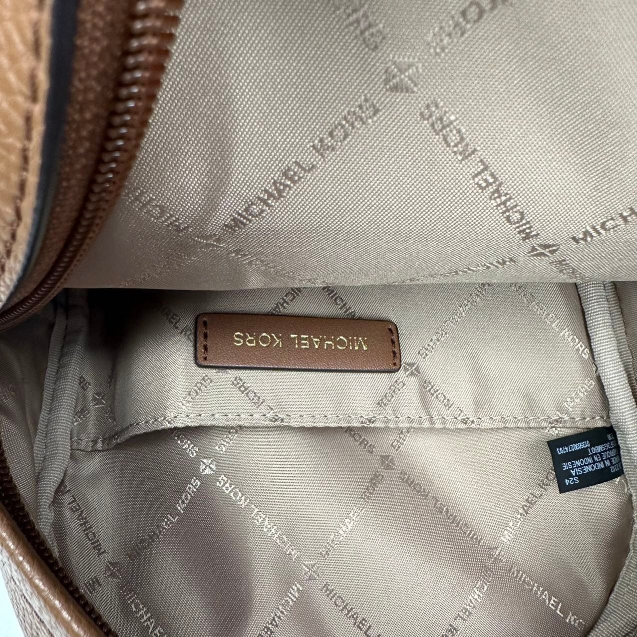 Michael Kors Michael Kors Maisie XS 2 In 1 Backpack Messenger Bag Handbag Size ONE SIZE - 10 Thumbnail