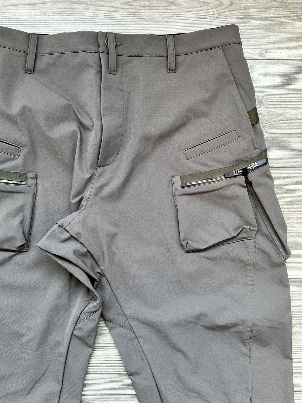 Acronym P41-DS (XL, Gray, 9/10) Size US 36 / EU 52 - 3 Thumbnail