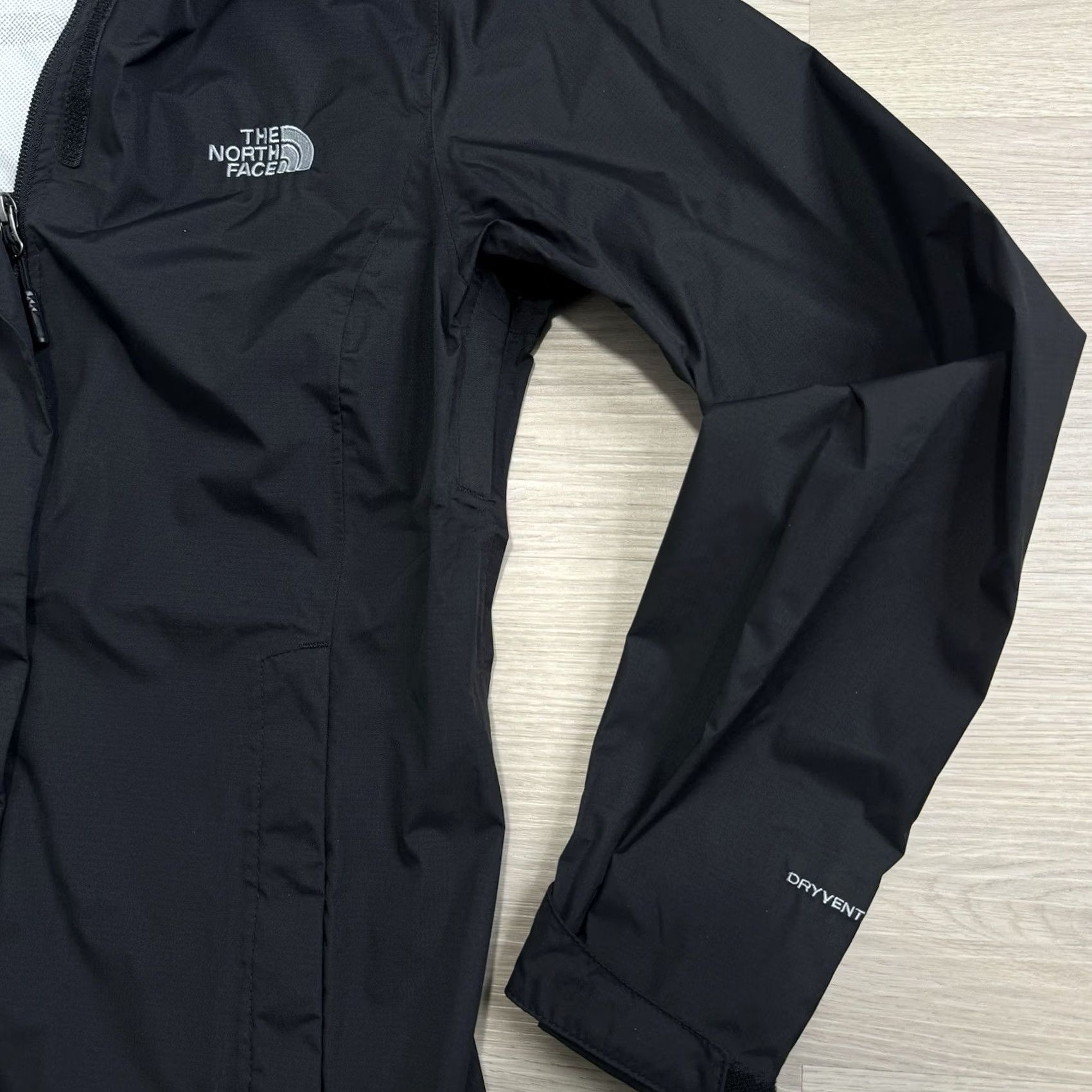 The North Face VINTAGE Womens The North Face Venture 2 Jacket Hooded Waterproof DryVent Black XS Womens Size XS / US 0-2 / IT 36-38 - 5 Thumbnail