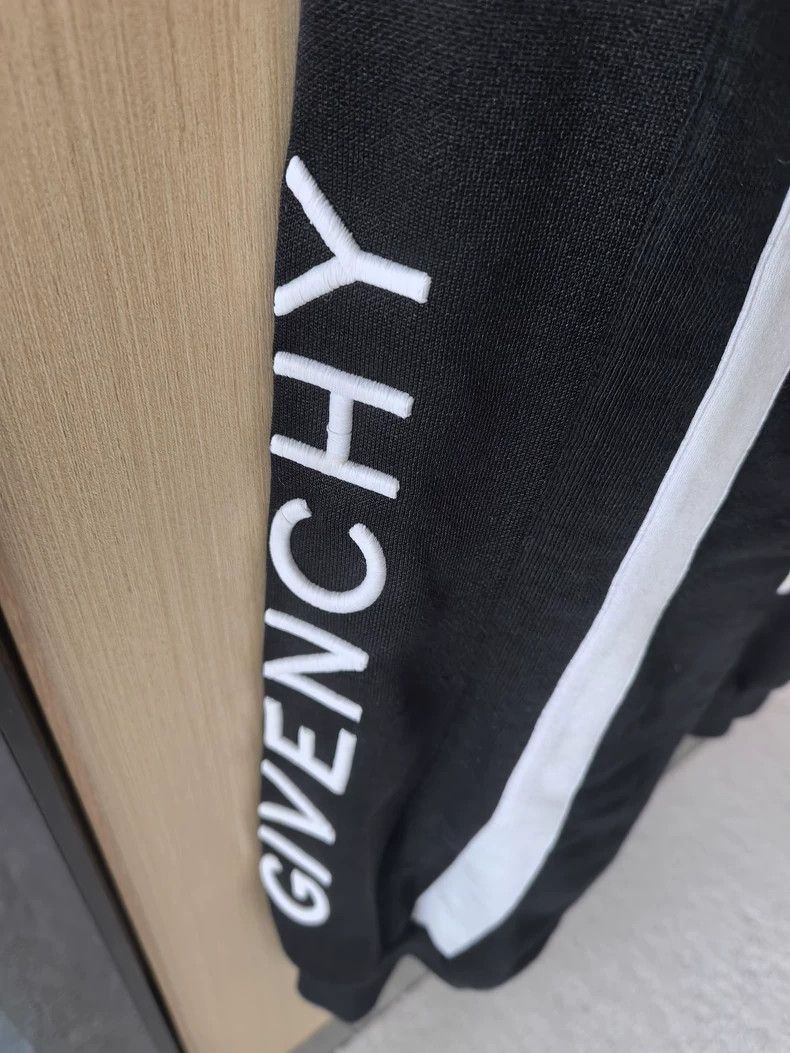 Givenchy Givenchy SizeXS Embroidered Unisex T-Shirt Size US 28 / EU 44 - 3 Thumbnail