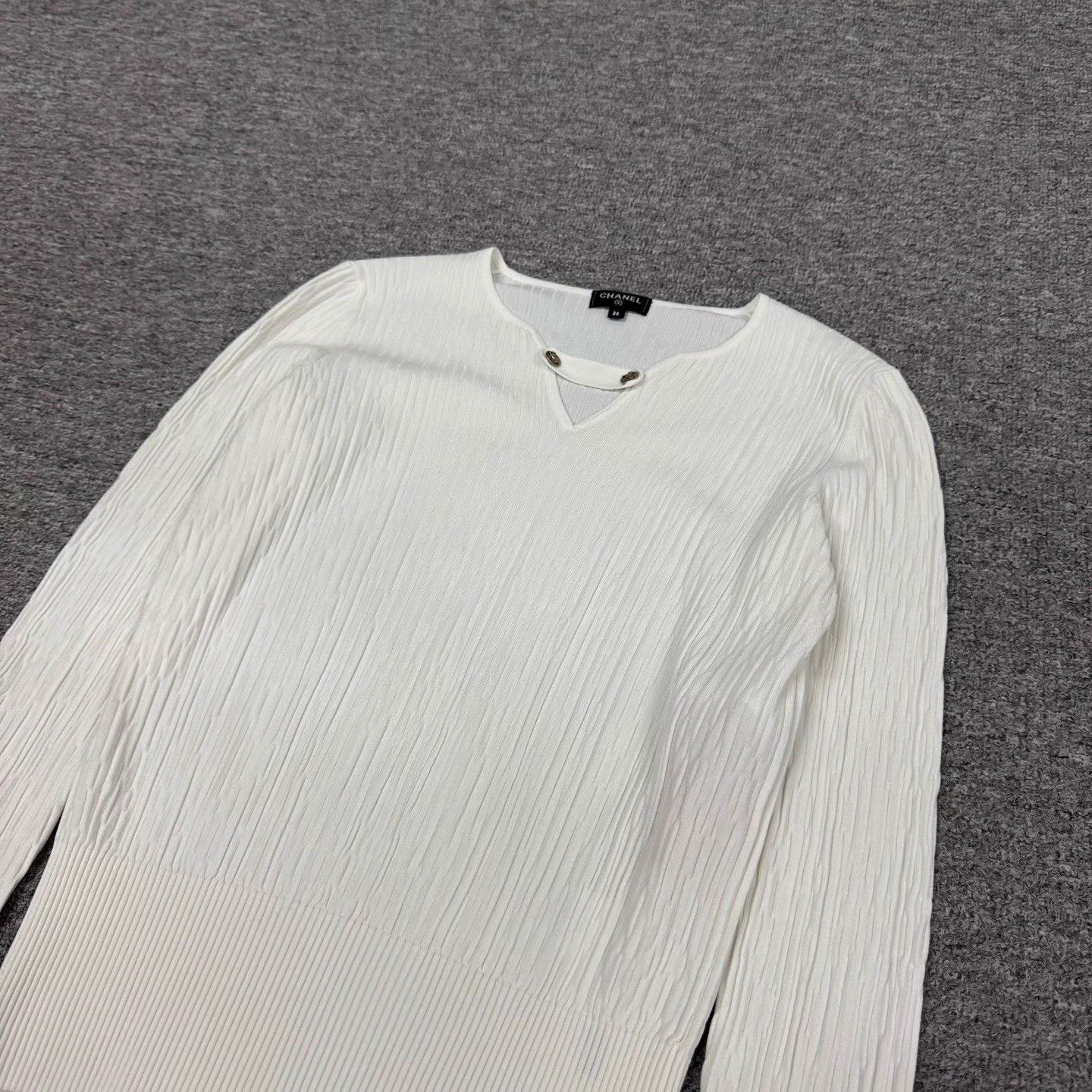Chanel Chanel V-neck gold horsebit knit top 36 99 new Size XS / US 0-2 / IT 36-38 - 3 Thumbnail