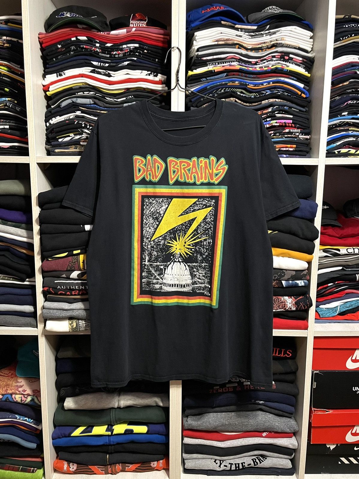 Band Tees Vintage 00s Bad Brains Capitol Punk Rock Band T-Shirt Size US XL / EU 56 / 4 - 1 Thumbnail