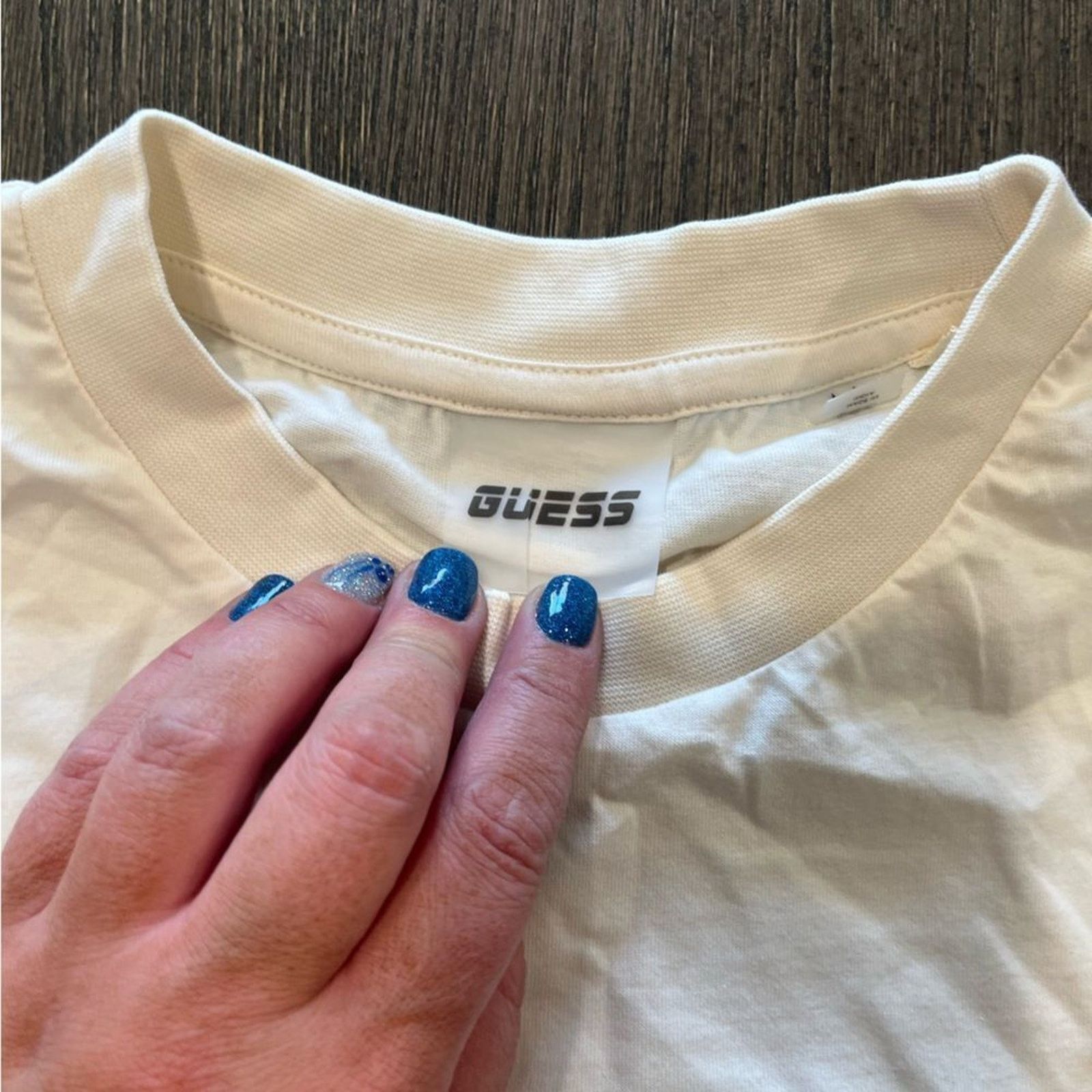 Guess NWOT Guess Light Beige Short Sleeve Crop Top Size M Size M / US 6-8 / IT 42-44 - 5 Thumbnail