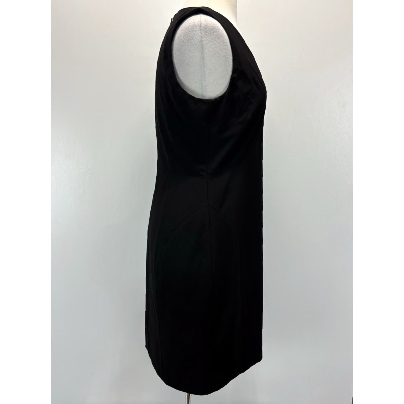 Ann Taylor Ann Taylor Dress Sheath Sz 10 Sleeveless Black Vneck Career Capsule Minimalist Size L / US 10 / IT 46 - 4 Thumbnail