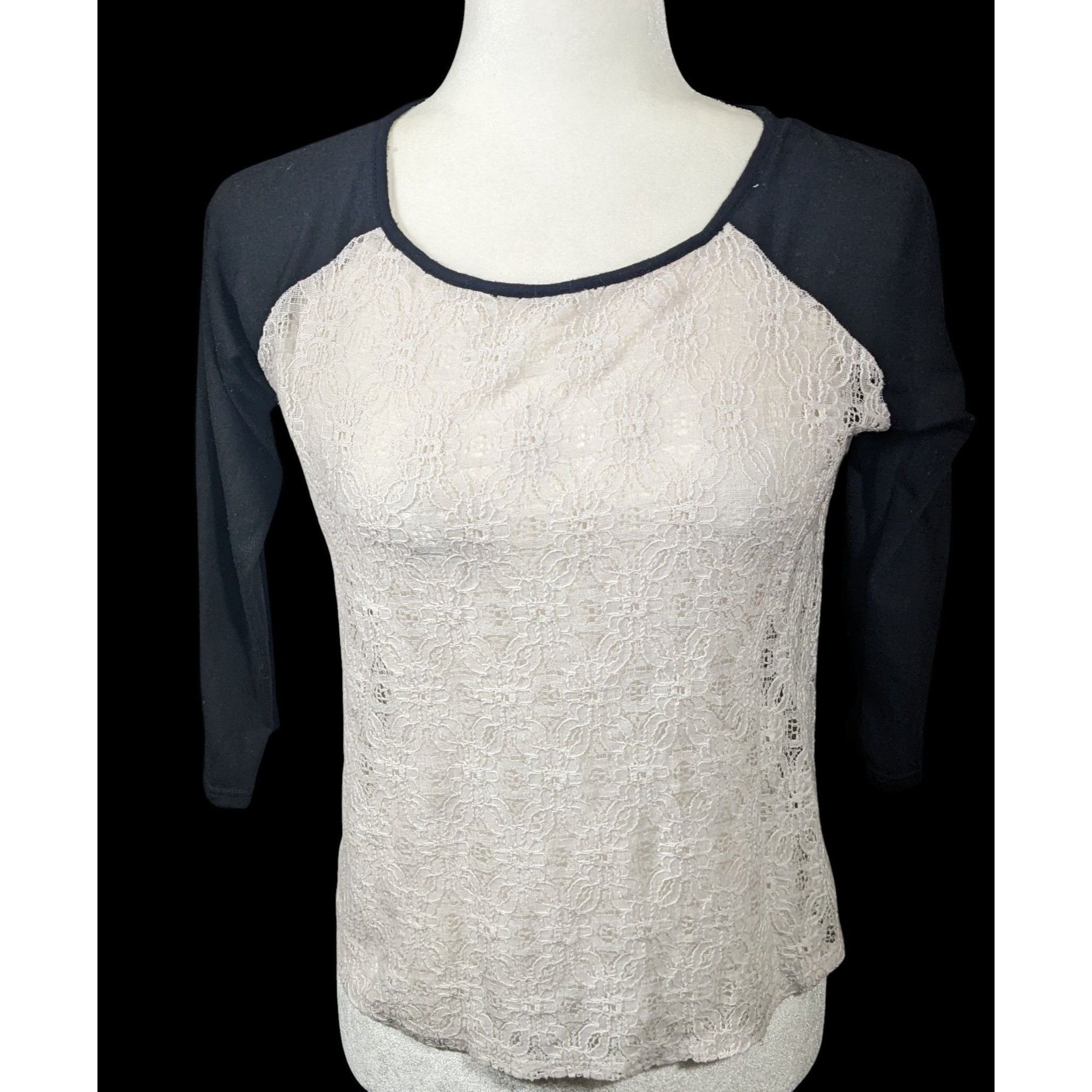 Other Woo Raglan Floral Lace Black And White Top Size Small Size S / US 4 / IT 40 - 1 Thumbnail