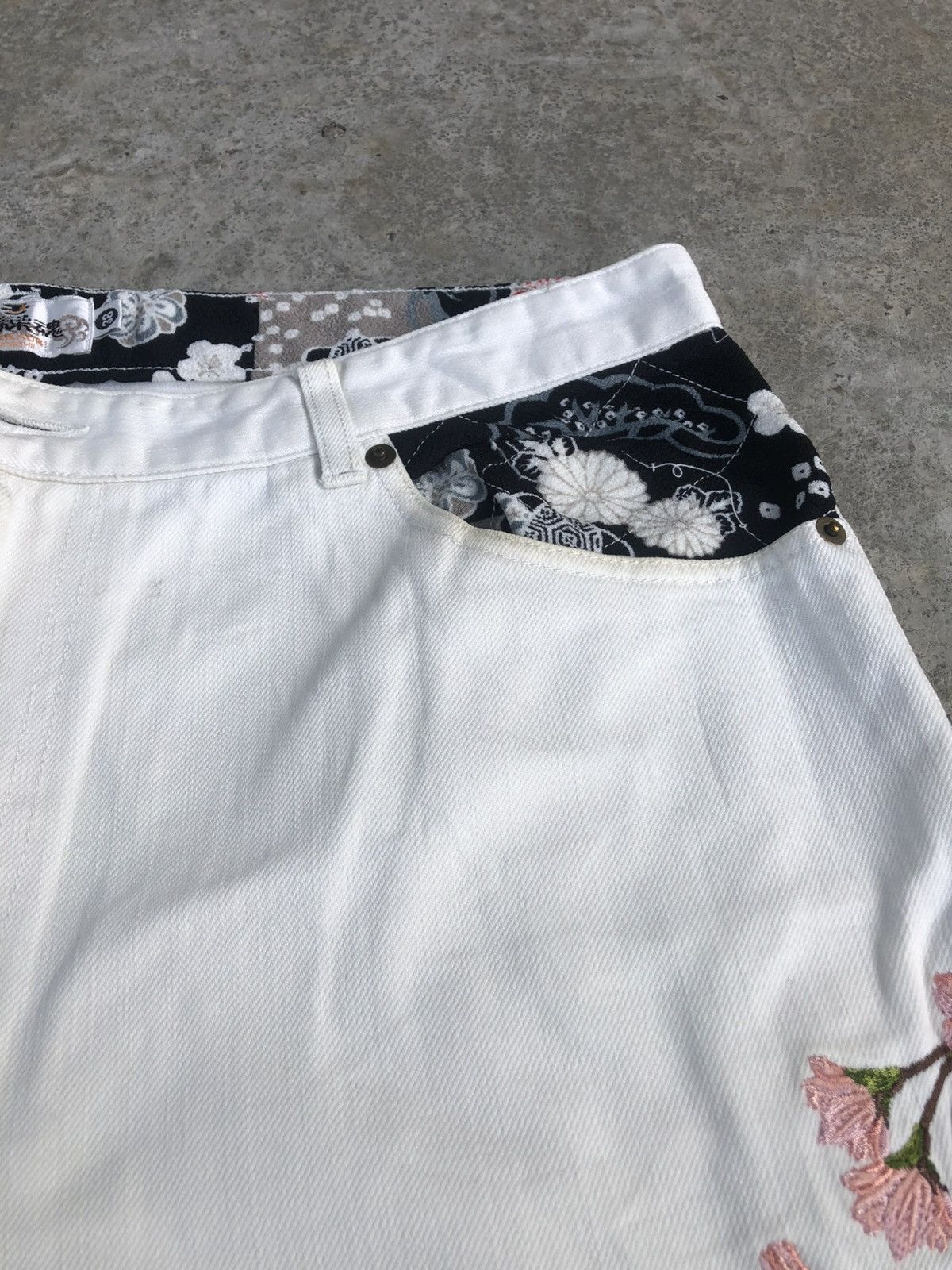 Karakuri Tamashii Karakuri Tamashii Embroidered Jeans Koi Size US 36 / EU 52 - 19 Thumbnail