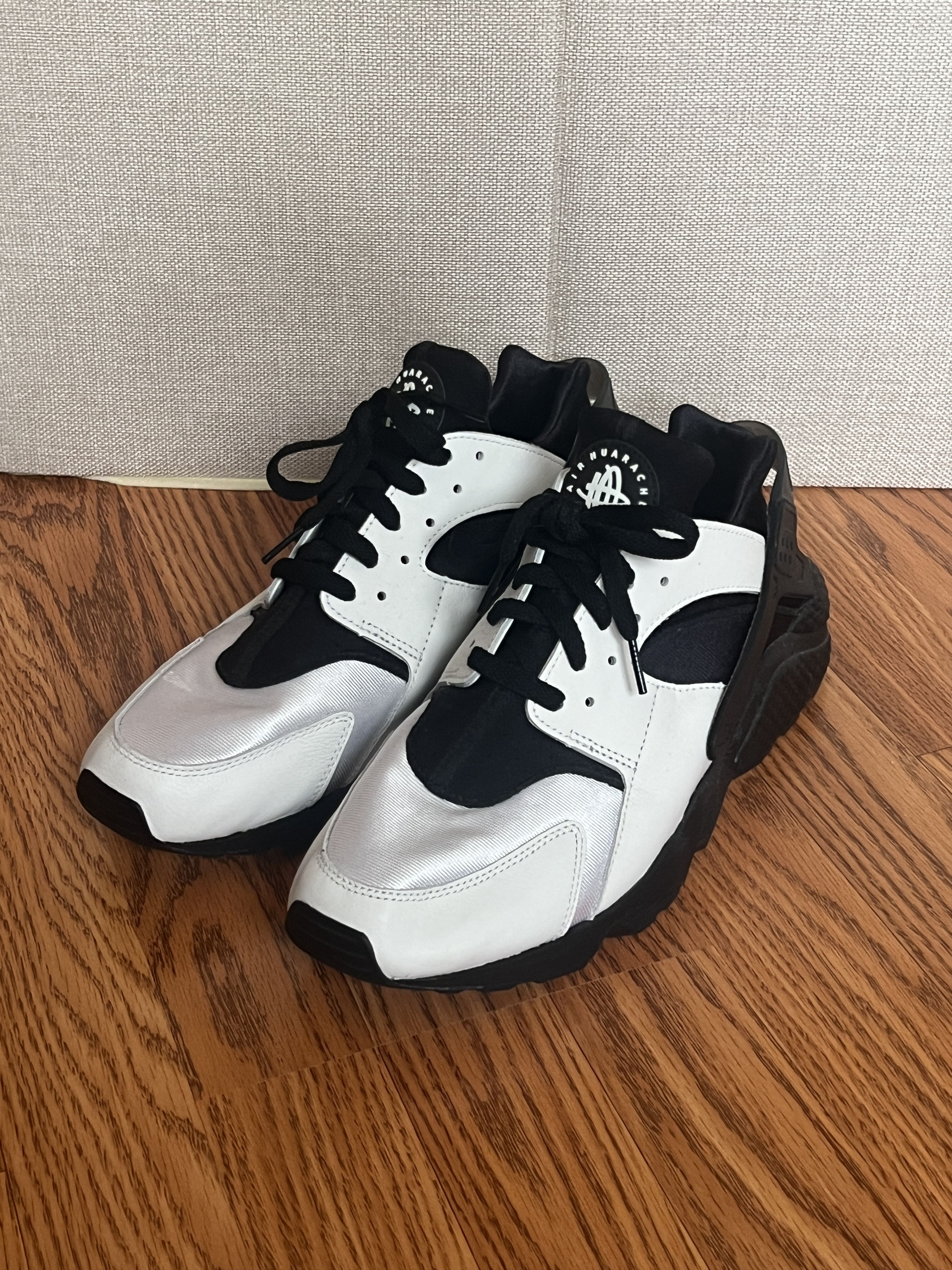 Nike NIKE AIR HUARACHE WHITE BLACK MENS SIZE 12 Size US 12 / EU 45 - 3 Thumbnail